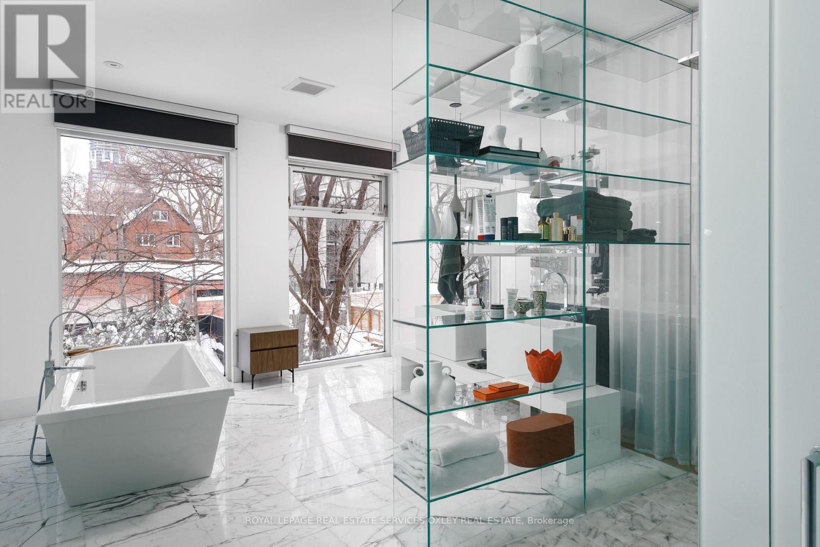 












20A WOODLAWN AVENUE W

,
Toronto,




Ontario
M4V1G7

