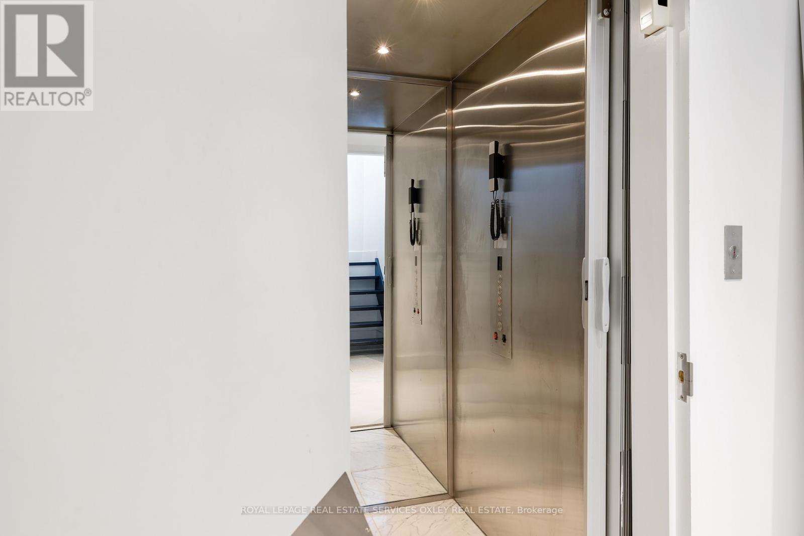 












20A WOODLAWN AVENUE W

,
Toronto,




Ontario
M4V1G7

