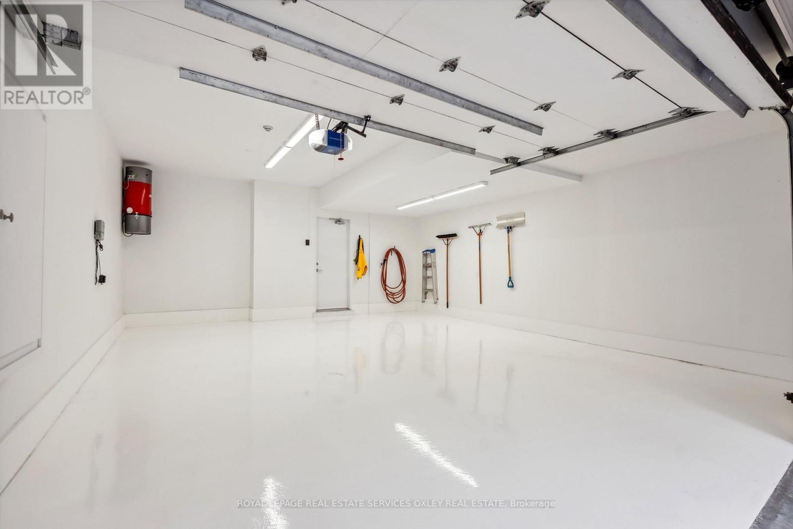 












20A WOODLAWN AVENUE W

,
Toronto,




Ontario
M4V1G7

