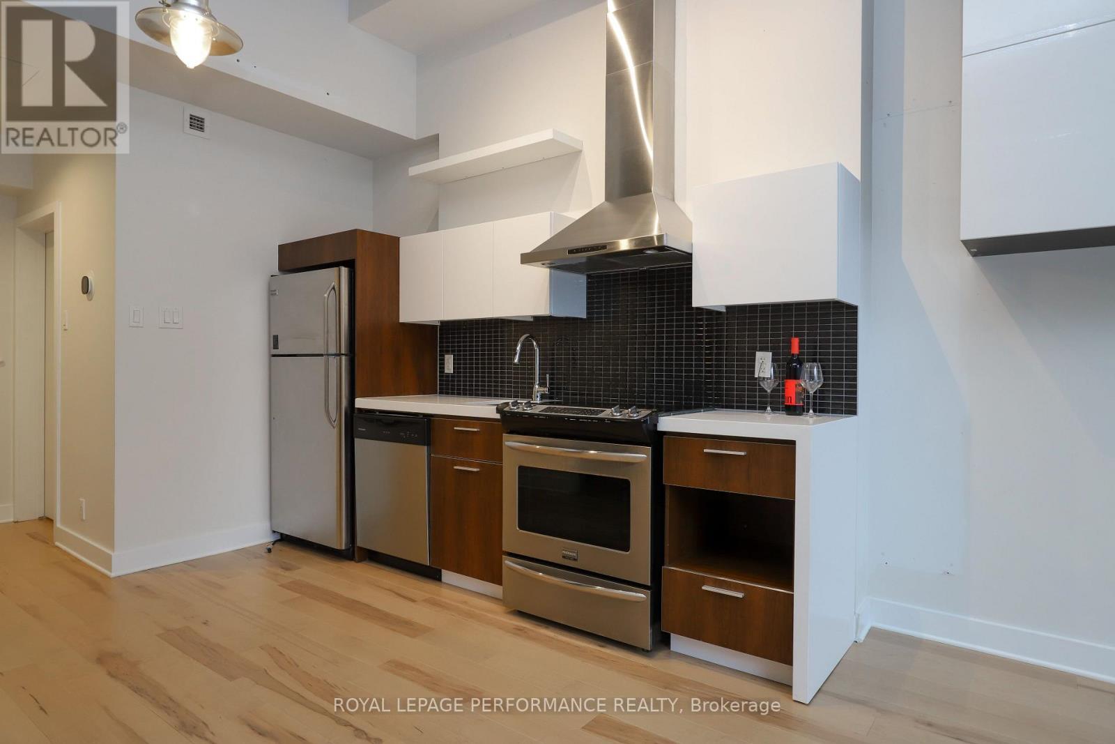 












113 - 340 MCLEOD STREET

,
Ottawa,




Ontario
K2P1A4

