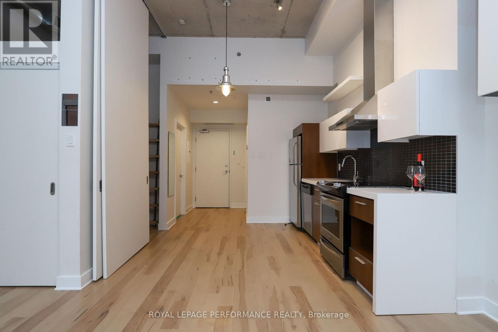 












113 - 340 MCLEOD STREET

,
Ottawa,




Ontario
K2P1A4

