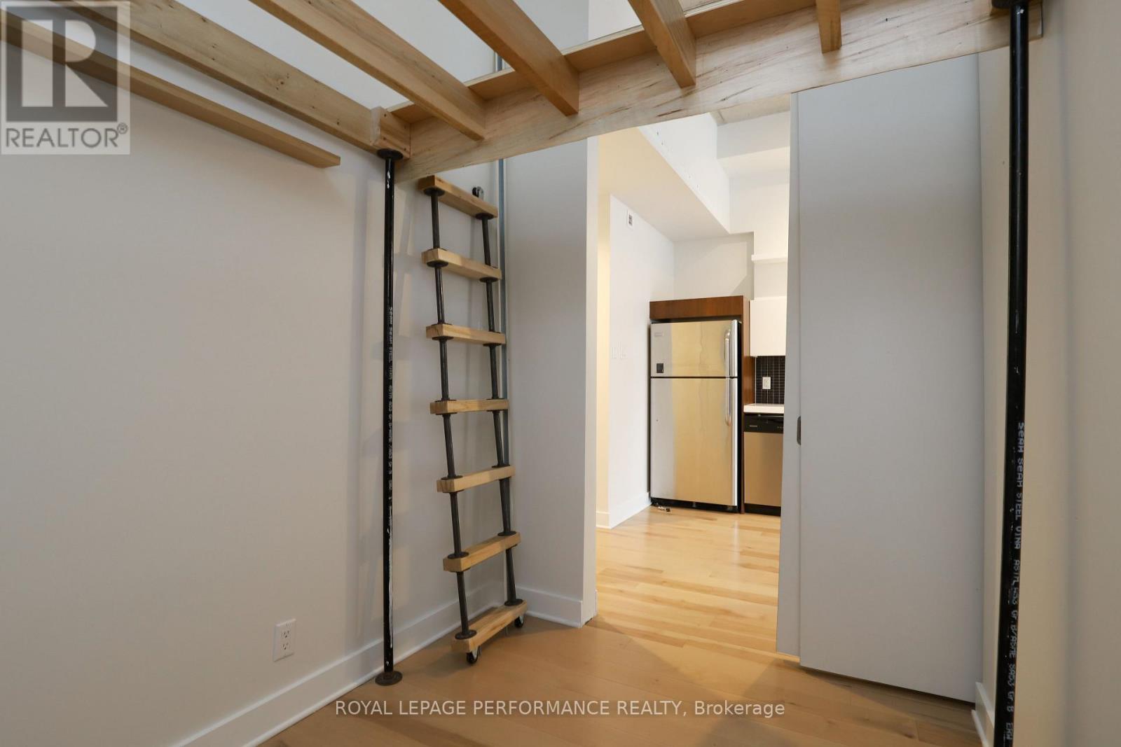 












113 - 340 MCLEOD STREET

,
Ottawa,




Ontario
K2P1A4

