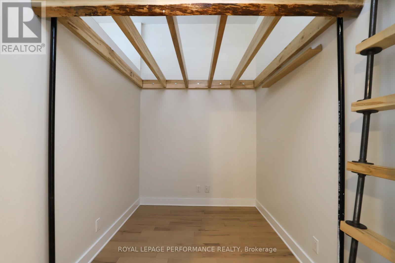 












113 - 340 MCLEOD STREET

,
Ottawa,




Ontario
K2P1A4

