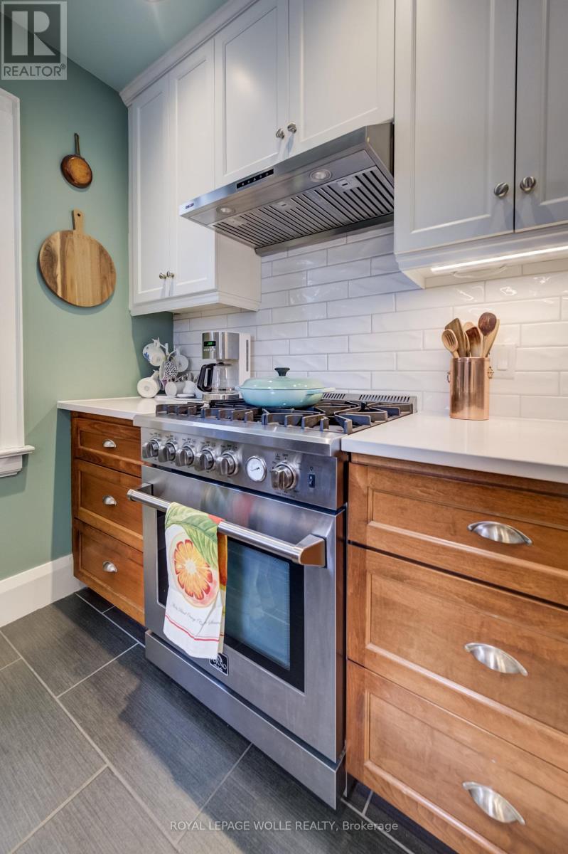 












8 LOWREY AVENUE S

,
Cambridge,




Ontario
N1R4Z1

