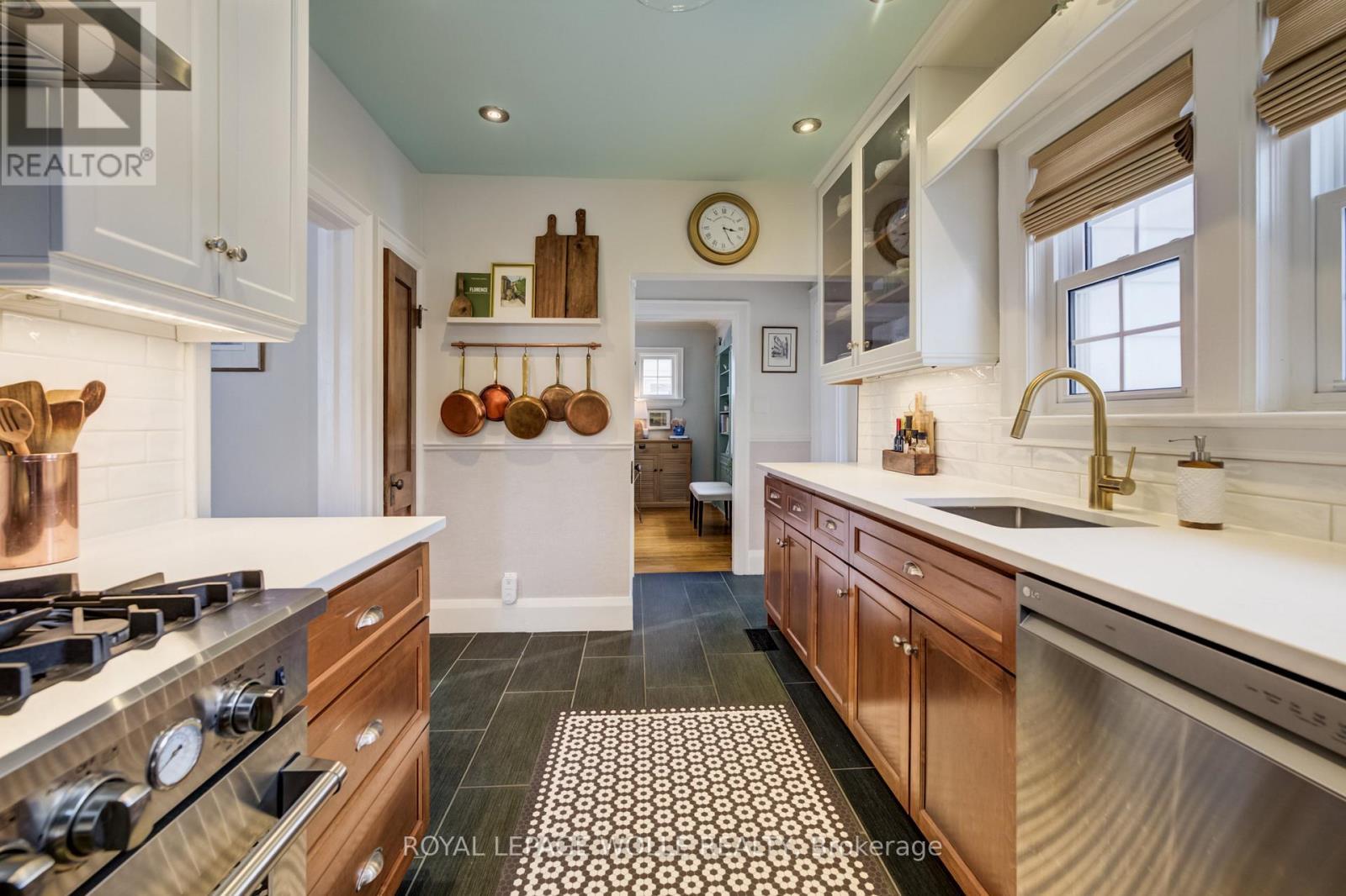 












8 LOWREY AVENUE S

,
Cambridge,




Ontario
N1R4Z1

