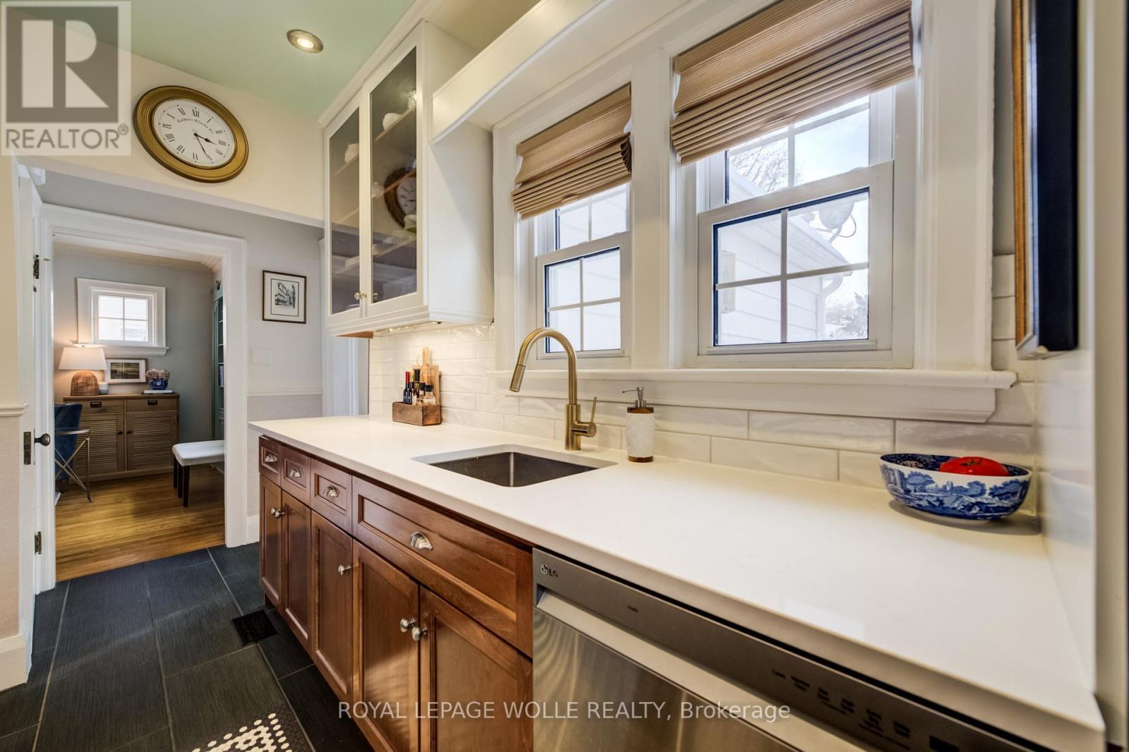 












8 LOWREY AVENUE S

,
Cambridge,




Ontario
N1R4Z1

