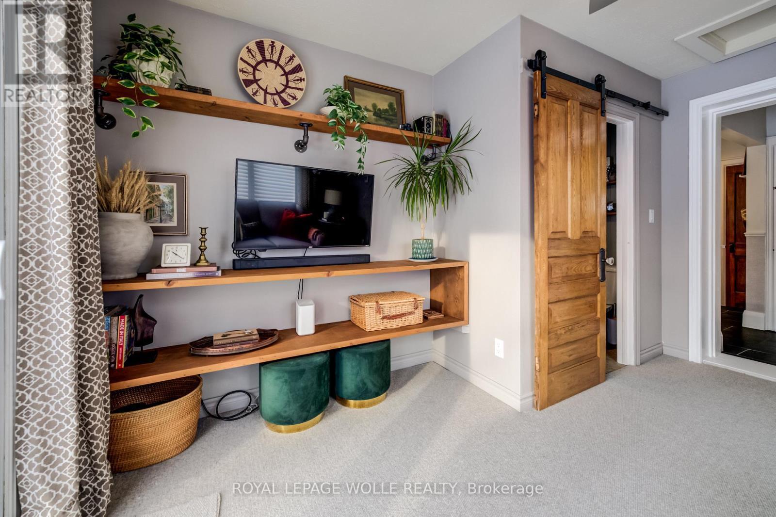 












8 LOWREY AVENUE S

,
Cambridge,




Ontario
N1R4Z1

