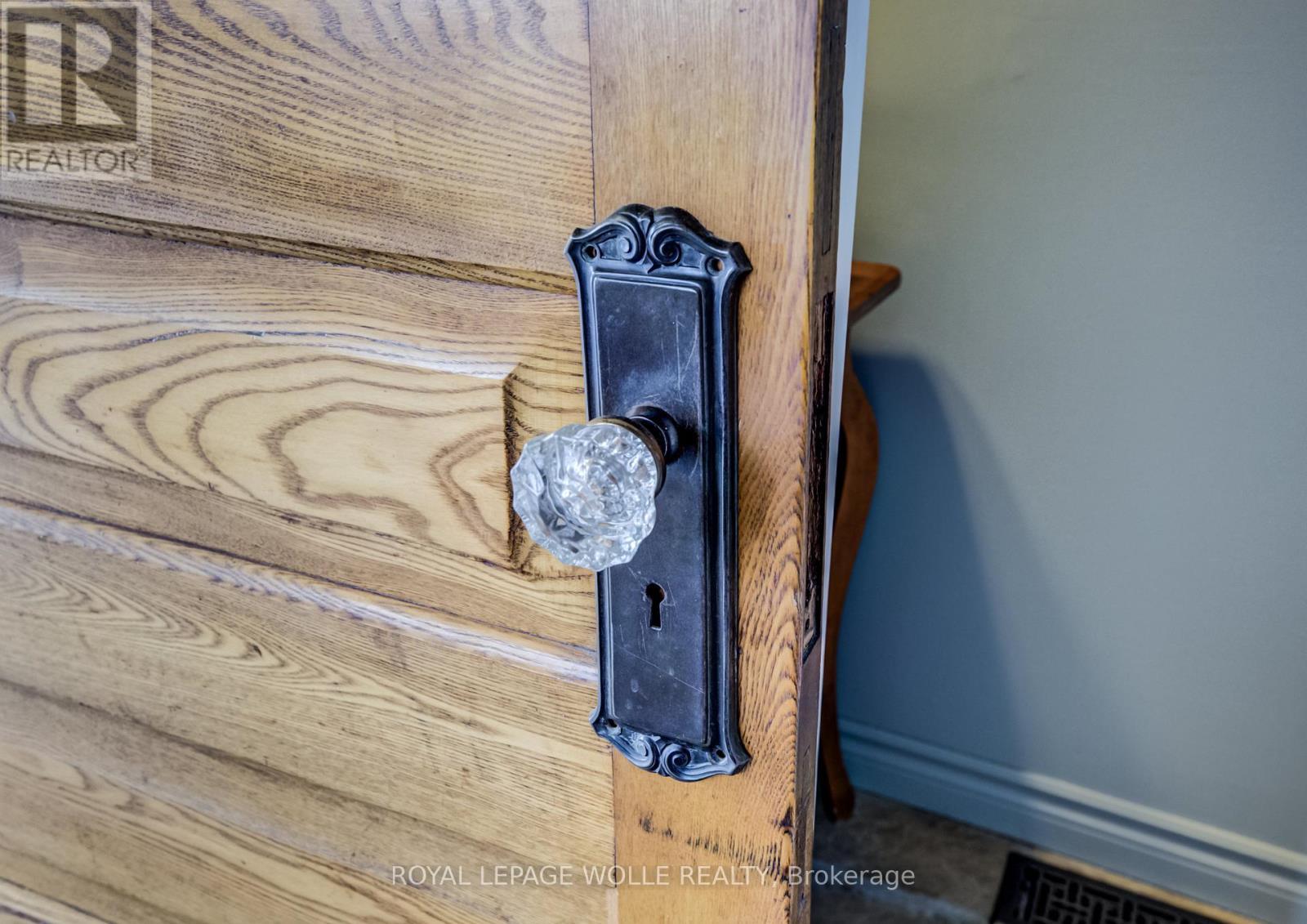 












8 LOWREY AVENUE S

,
Cambridge,




Ontario
N1R4Z1

