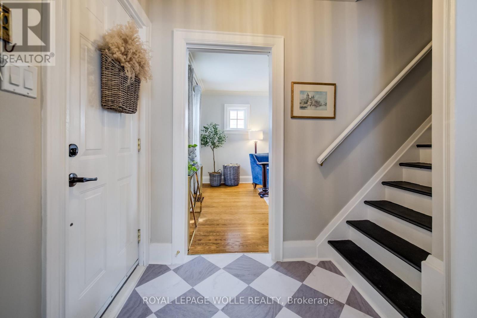 












8 LOWREY AVENUE S

,
Cambridge,




Ontario
N1R4Z1

