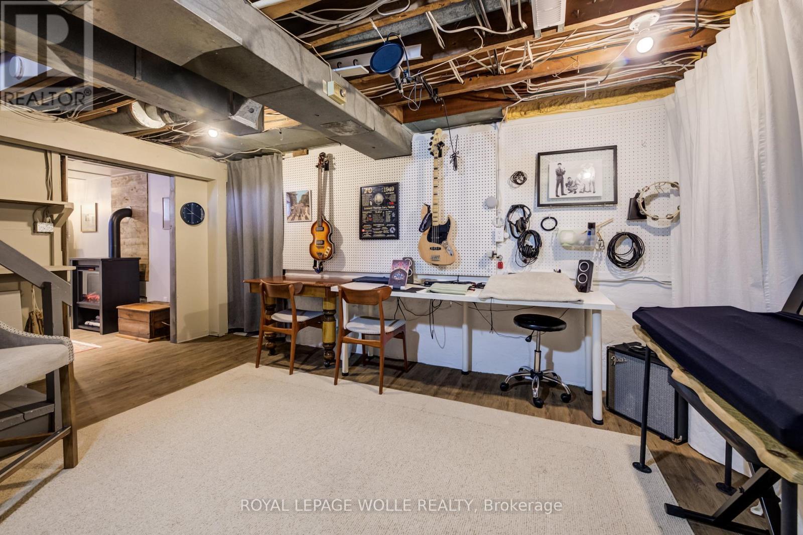 












8 LOWREY AVENUE S

,
Cambridge,




Ontario
N1R4Z1

