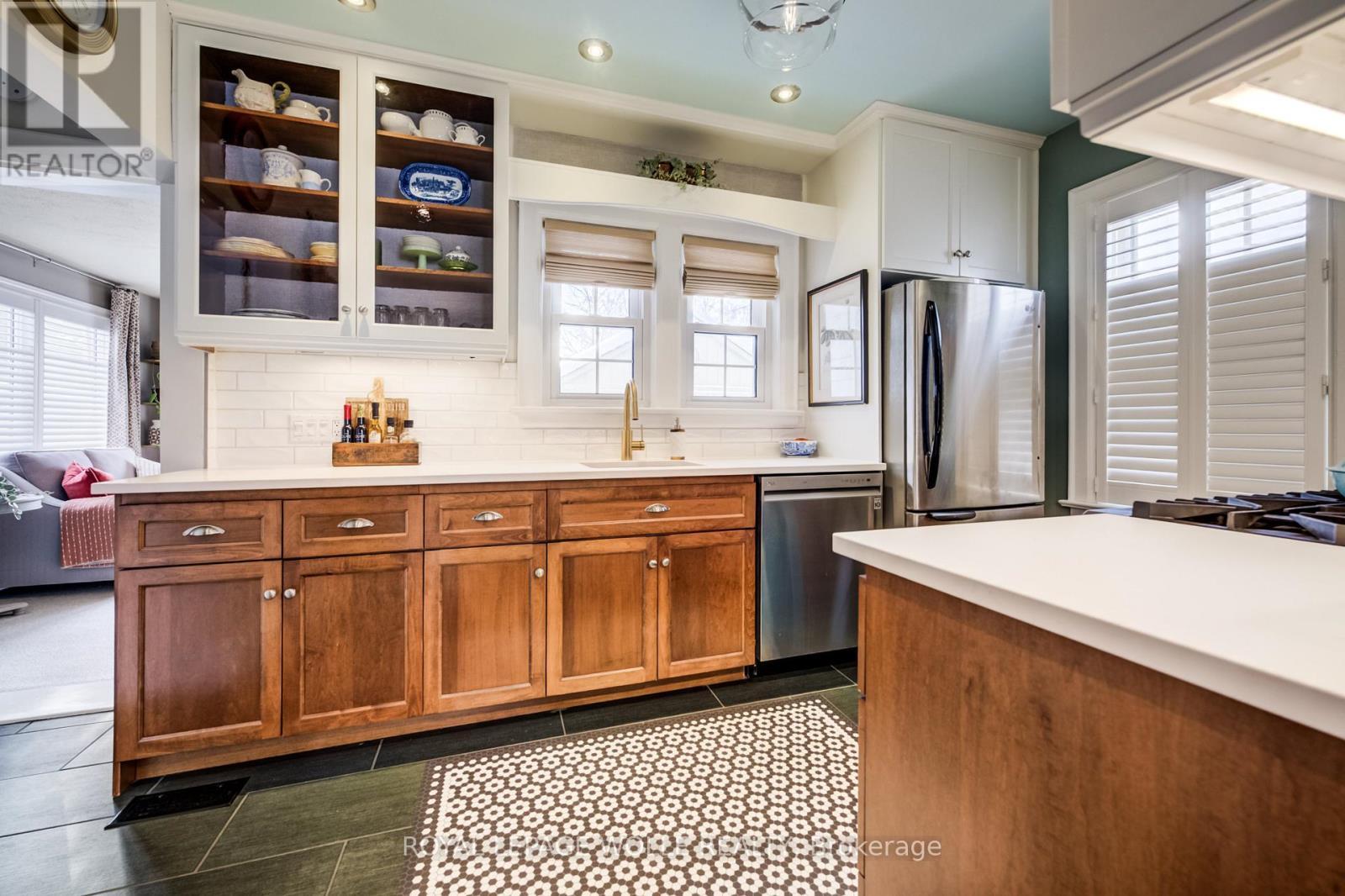 












8 LOWREY AVENUE S

,
Cambridge,




Ontario
N1R4Z1

