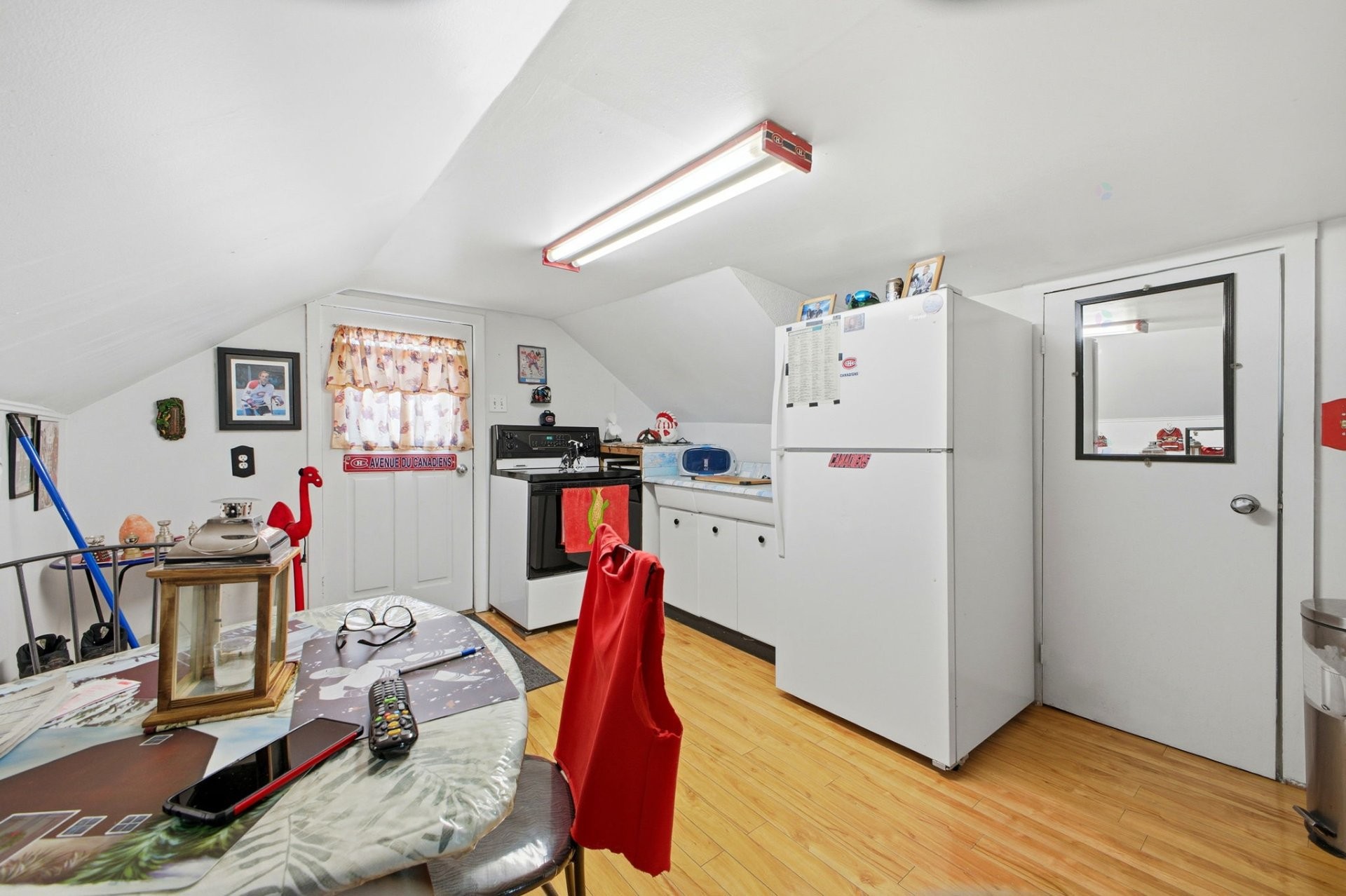 









212


Boul. des Allumettières

,
Gatineau (Hull),




QC
J8X1M7

