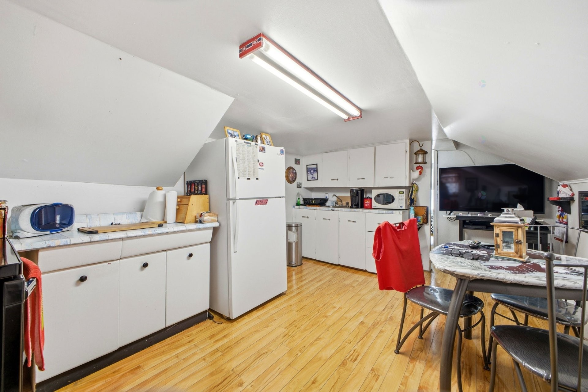 









212


Boul. des Allumettières

,
Gatineau (Hull),




QC
J8X1M7

