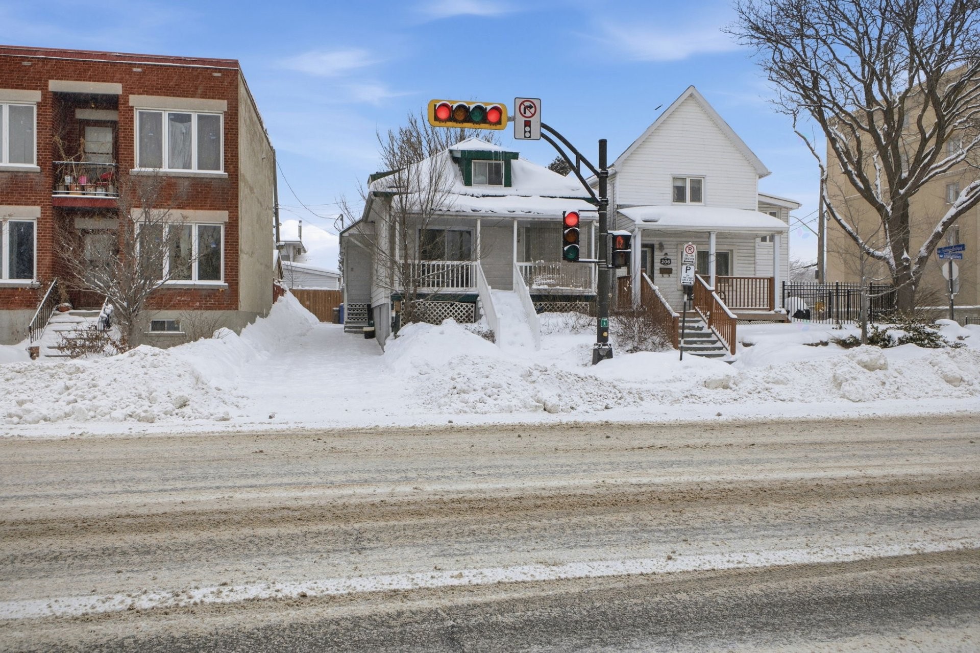 









212


Boul. des Allumettières

,
Gatineau (Hull),




QC
J8X1M7

