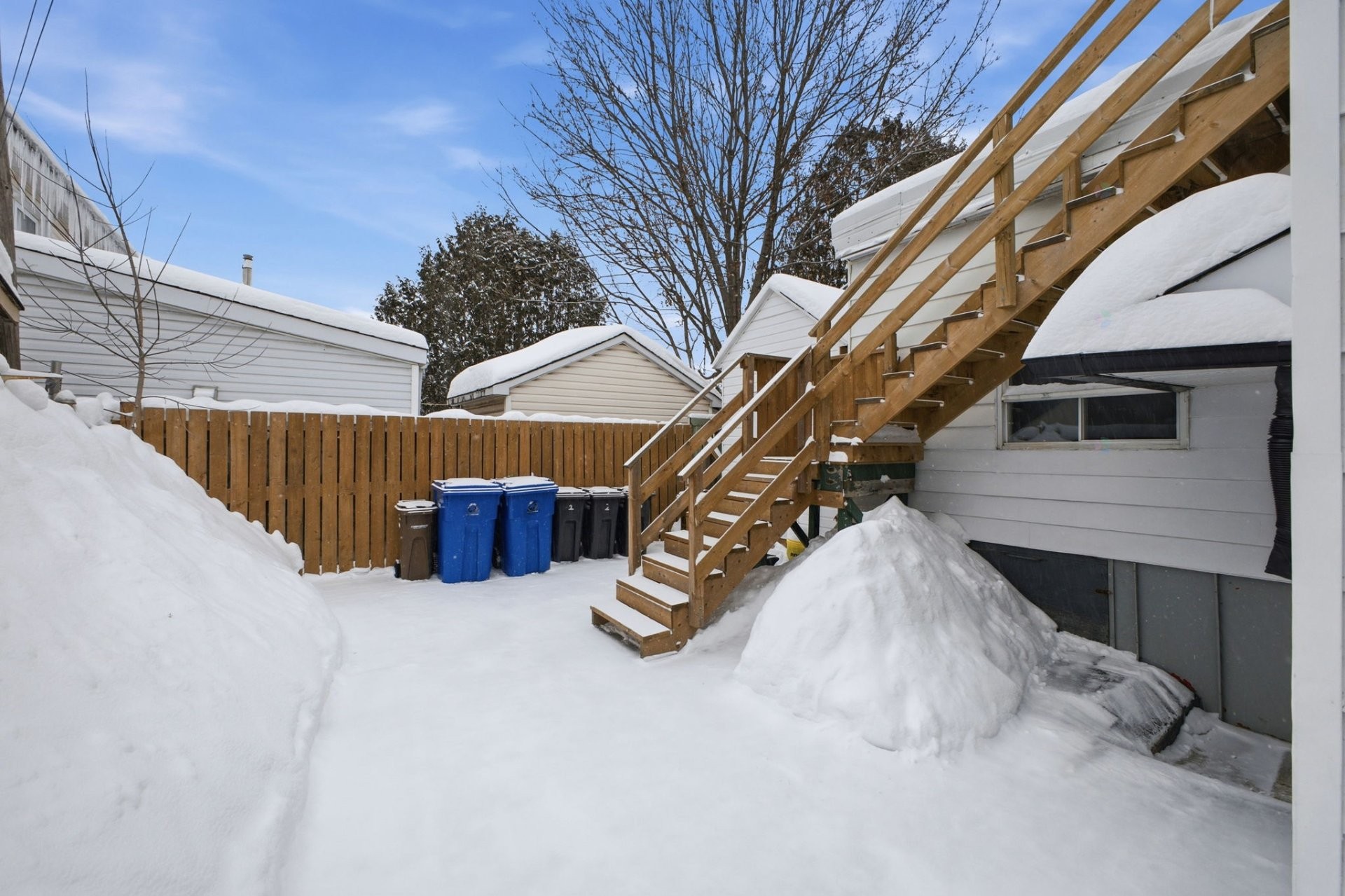 









212


Boul. des Allumettières

,
Gatineau (Hull),




QC
J8X1M7

