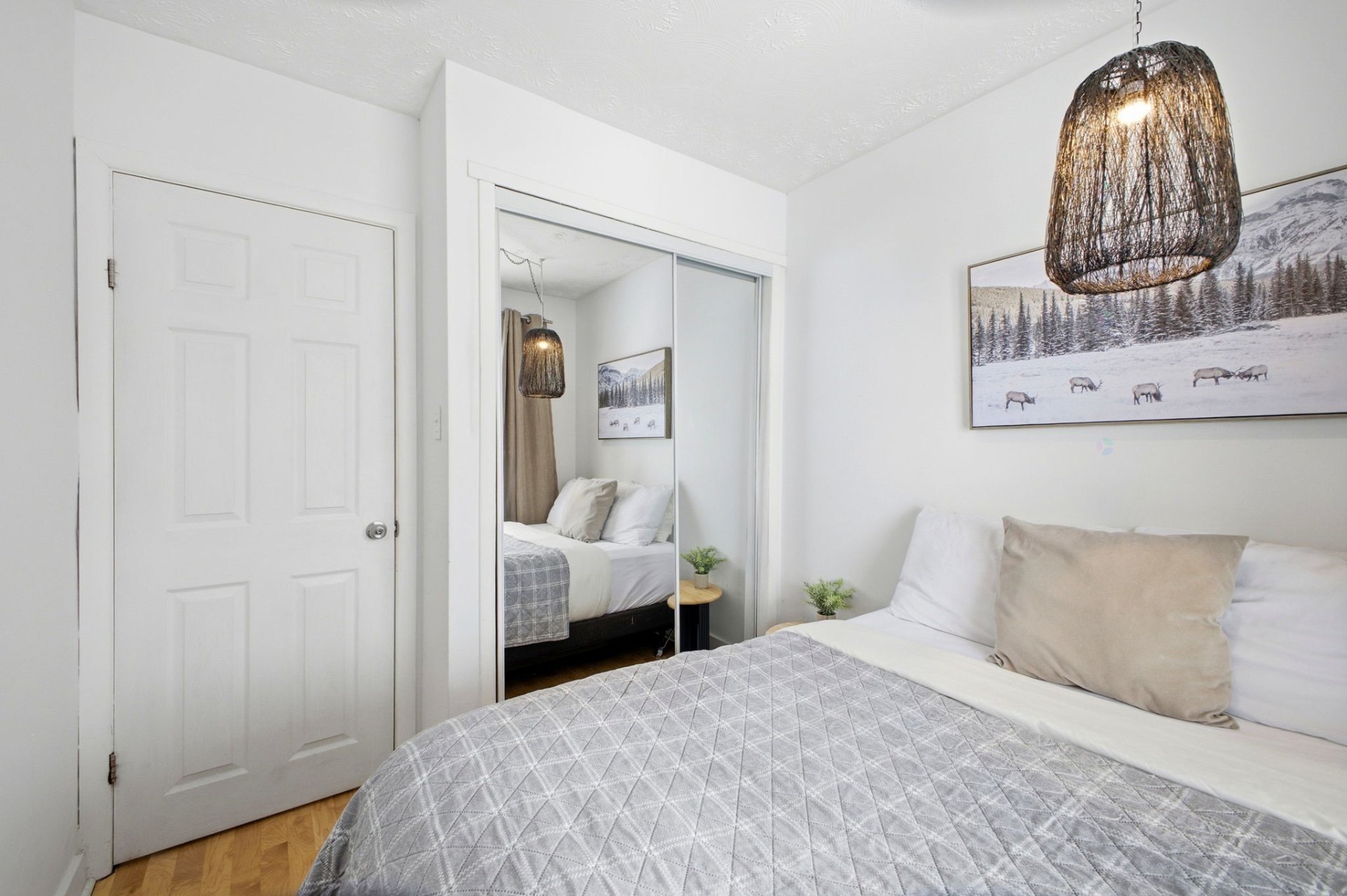 









212


Boul. des Allumettières

,
Gatineau (Hull),




QC
J8X1M7

