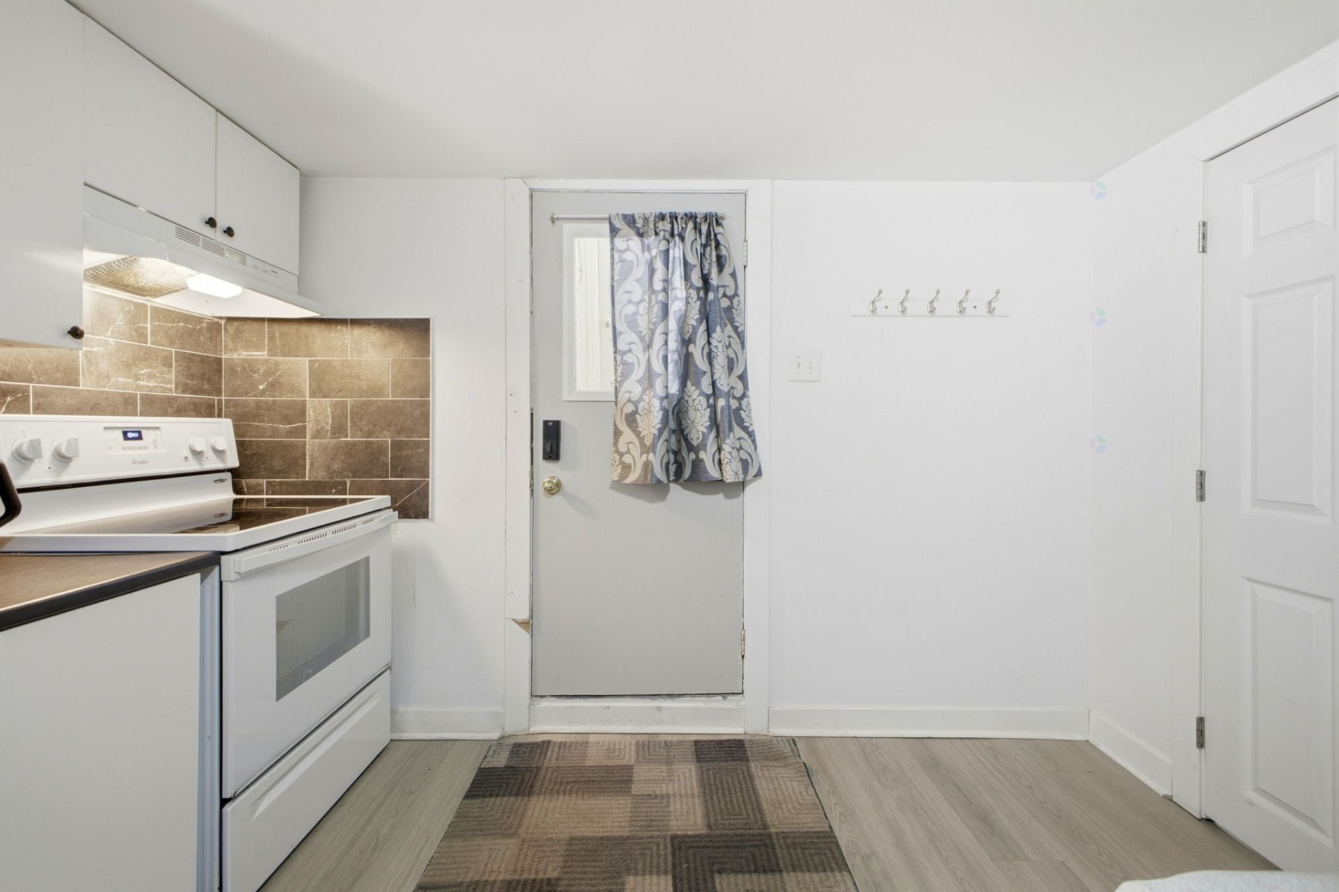 









212


Boul. des Allumettières

,
Gatineau (Hull),




QC
J8X1M7

