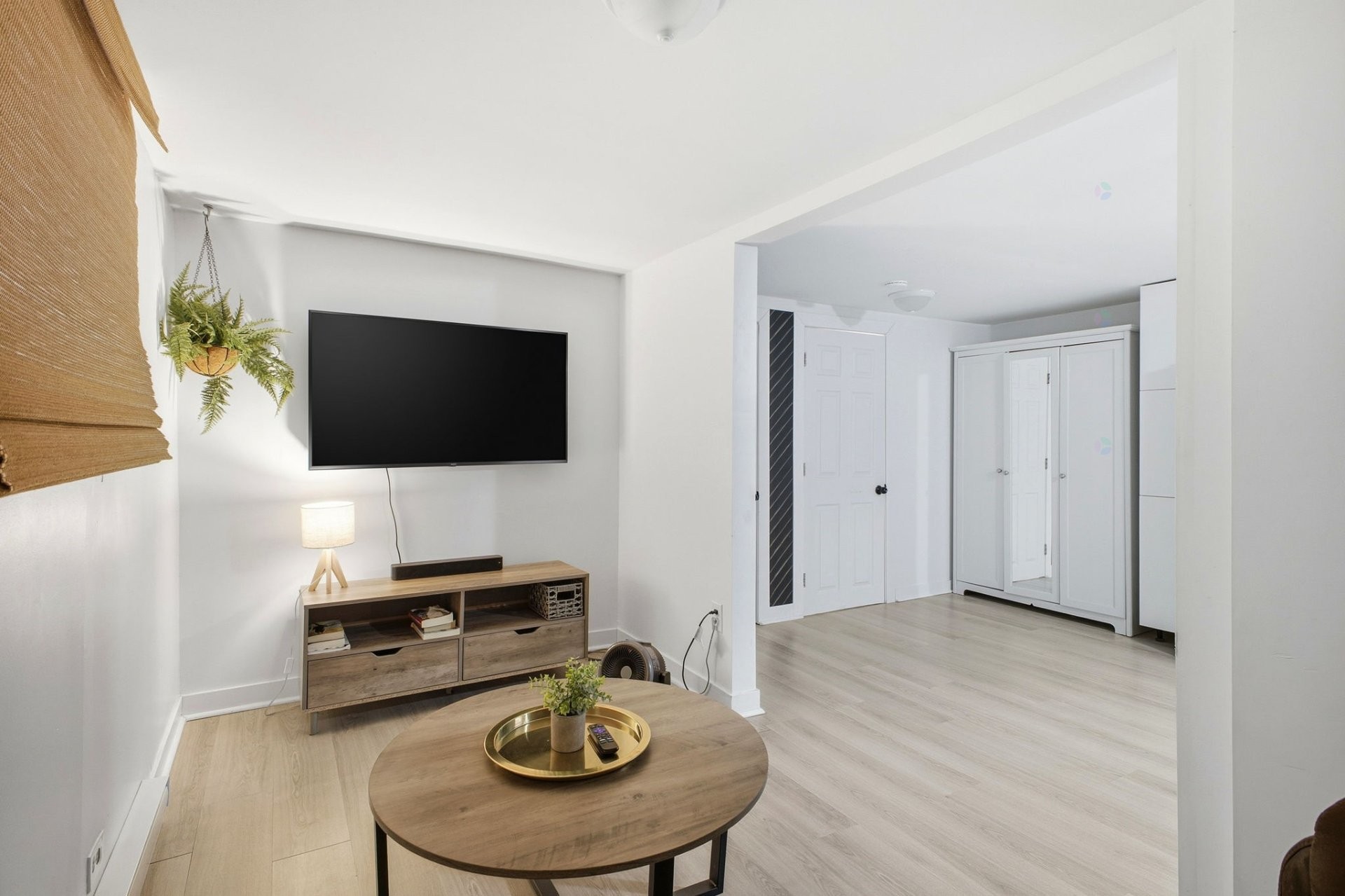 









212


Boul. des Allumettières

,
Gatineau (Hull),




QC
J8X1M7

