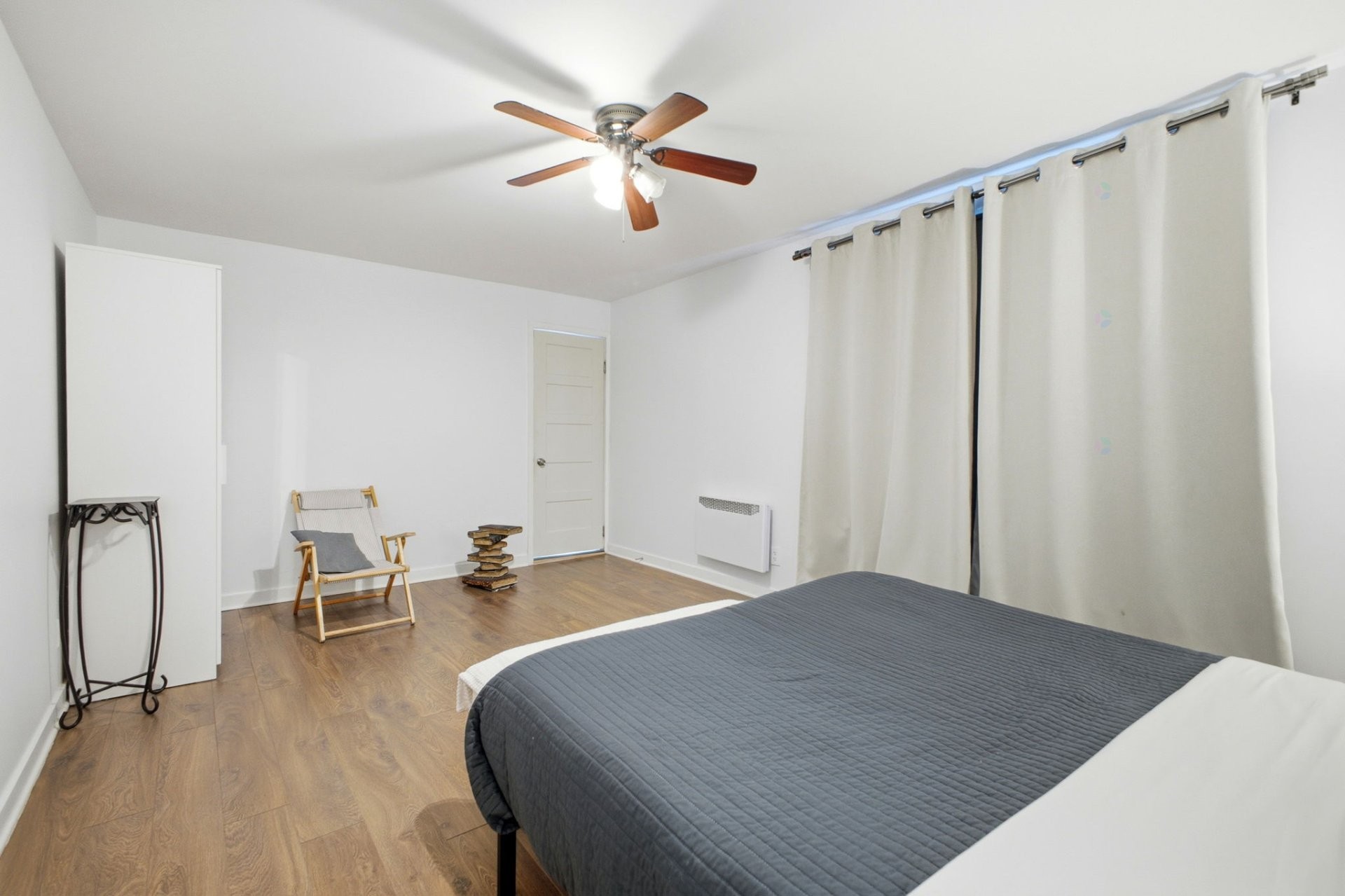 









212


Boul. des Allumettières

,
Gatineau (Hull),




QC
J8X1M7

