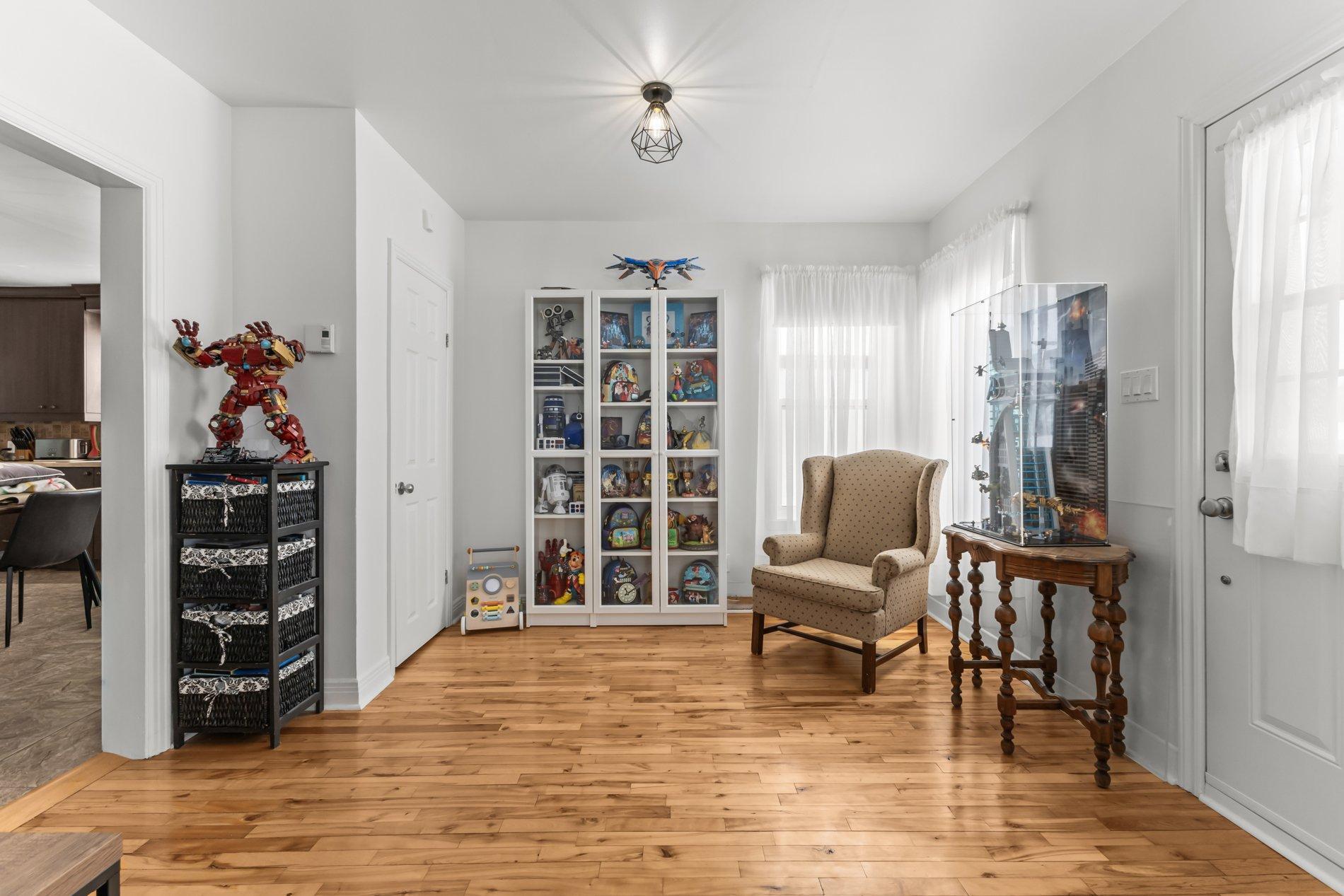 









184


Rue Jacques-Cartier S.

,
Saint-Jean-sur-Richelieu,




QC
J3B4H9

