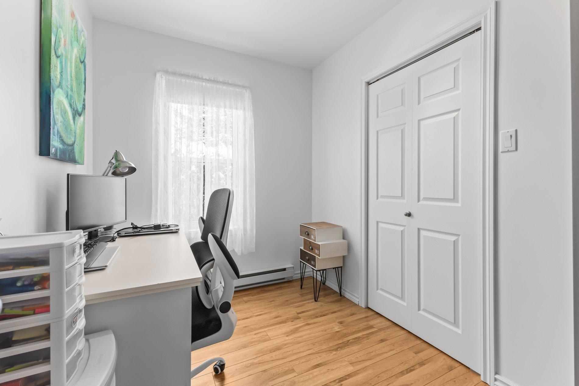 









184


Rue Jacques-Cartier S.

,
Saint-Jean-sur-Richelieu,




QC
J3B4H9

