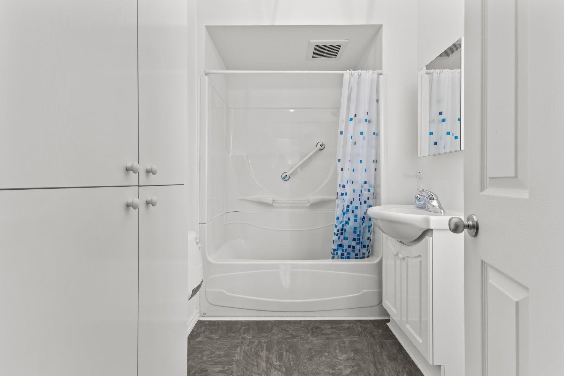 









184


Rue Jacques-Cartier S.

,
Saint-Jean-sur-Richelieu,




QC
J3B4H9

