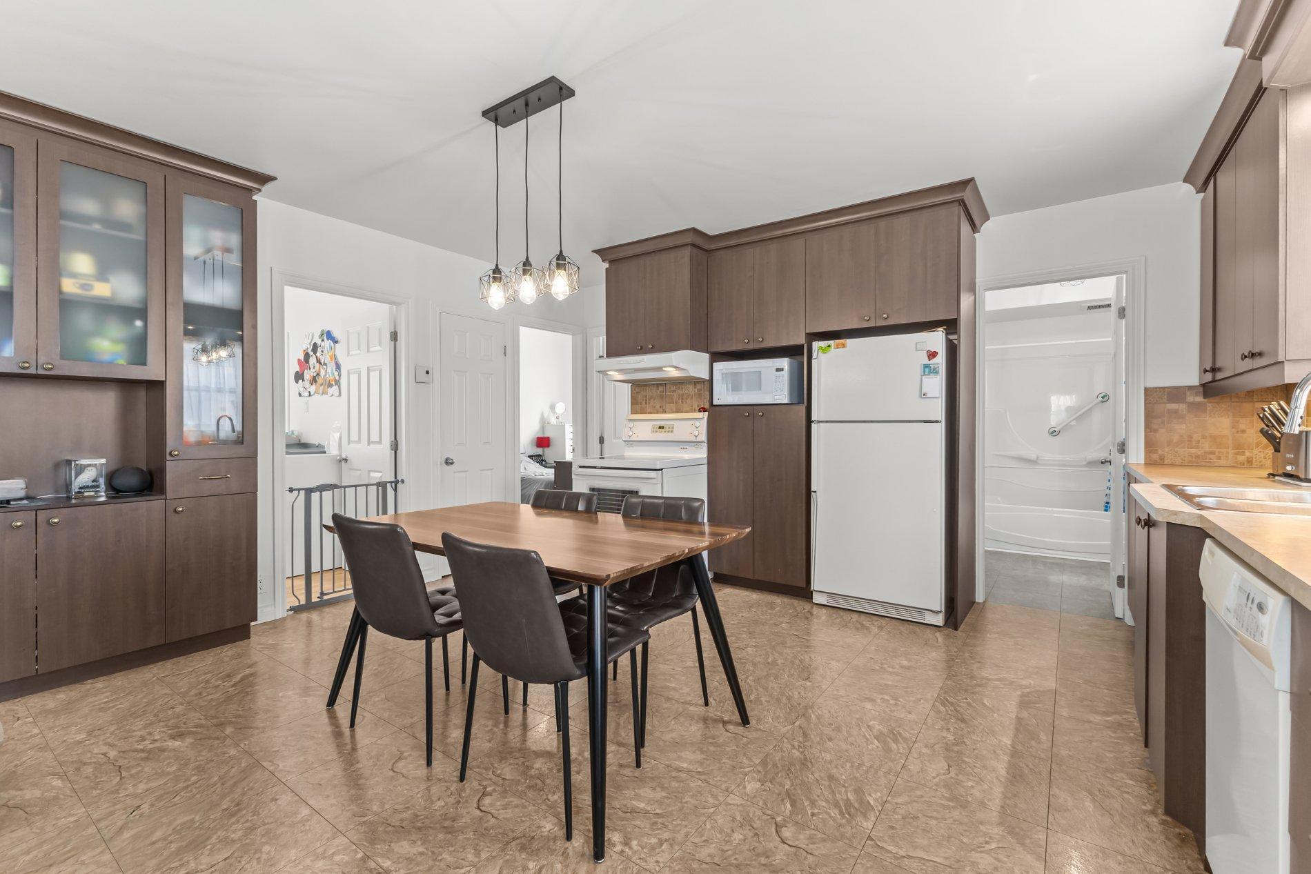 









184


Rue Jacques-Cartier S.

,
Saint-Jean-sur-Richelieu,




QC
J3B4H9

