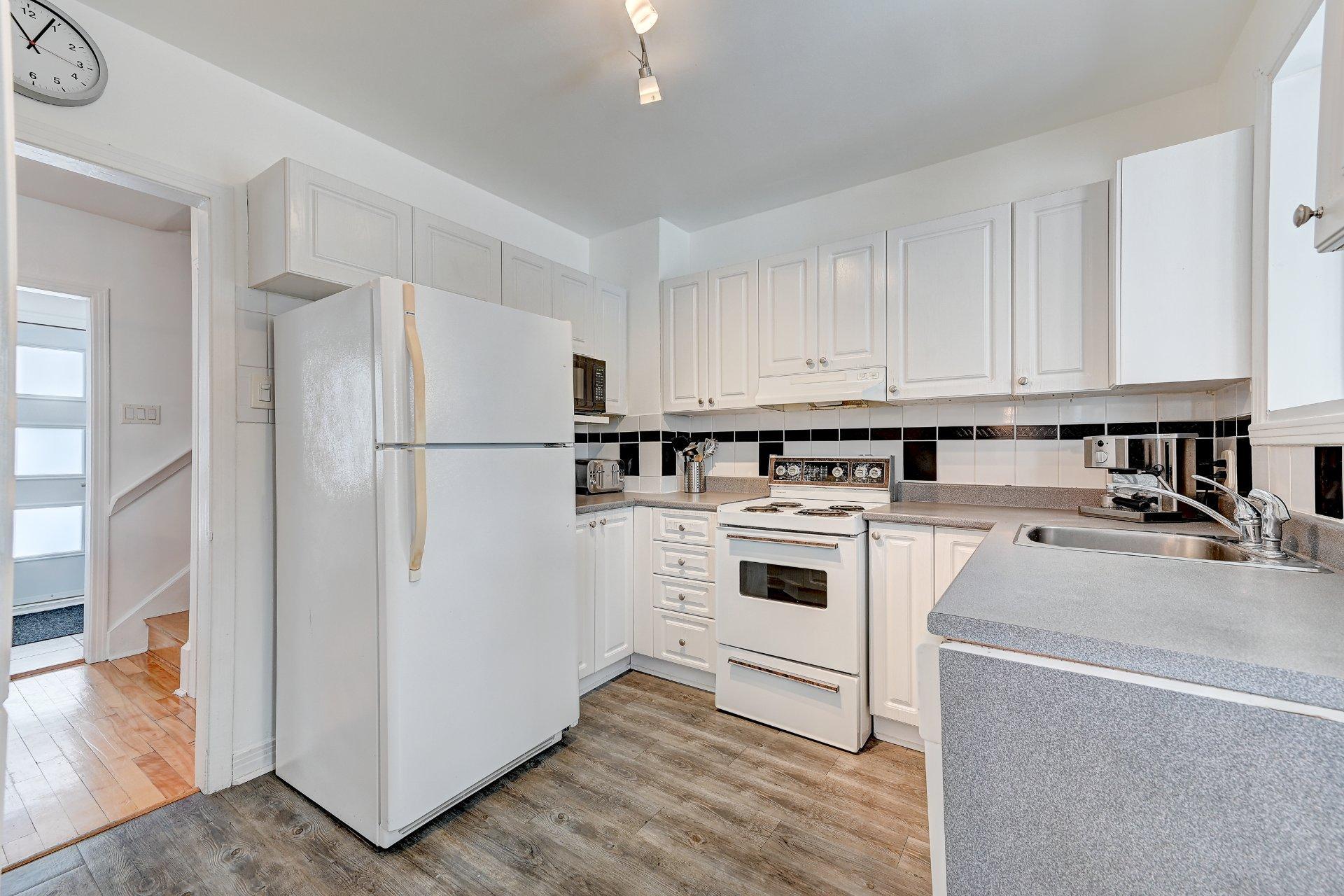 









478


Rue de Verchères

,
Longueuil (Greenfield Park),




QC
J4V2B9

