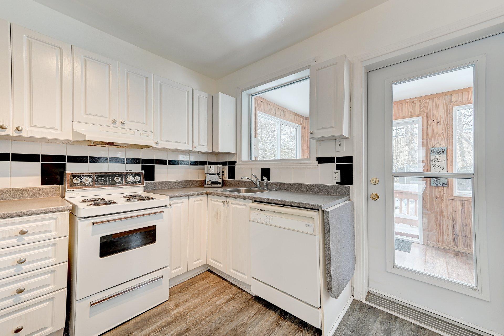 









478


Rue de Verchères

,
Longueuil (Greenfield Park),




QC
J4V2B9

