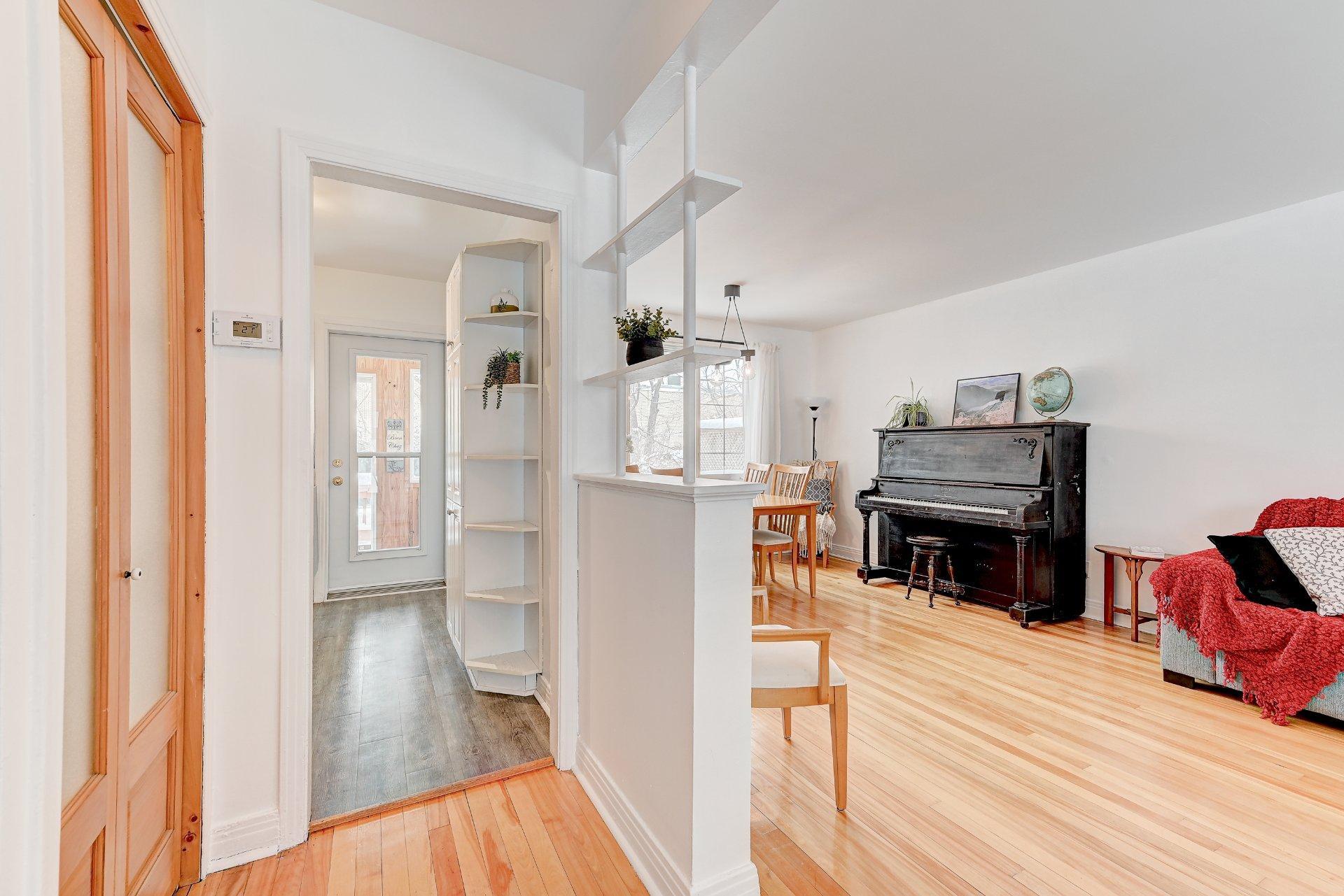 









478


Rue de Verchères

,
Longueuil (Greenfield Park),




QC
J4V2B9

