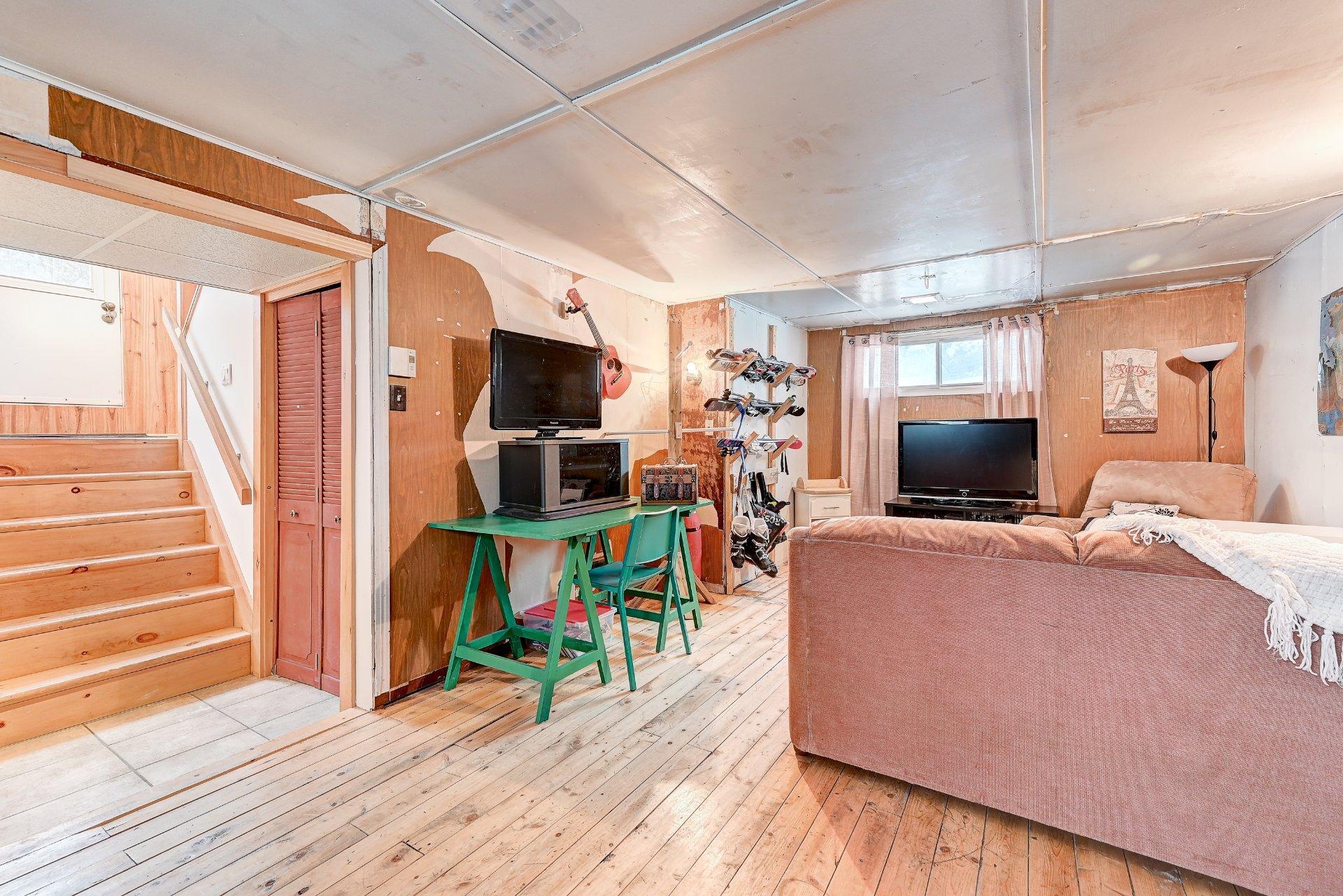 









478


Rue de Verchères

,
Longueuil (Greenfield Park),




QC
J4V2B9

