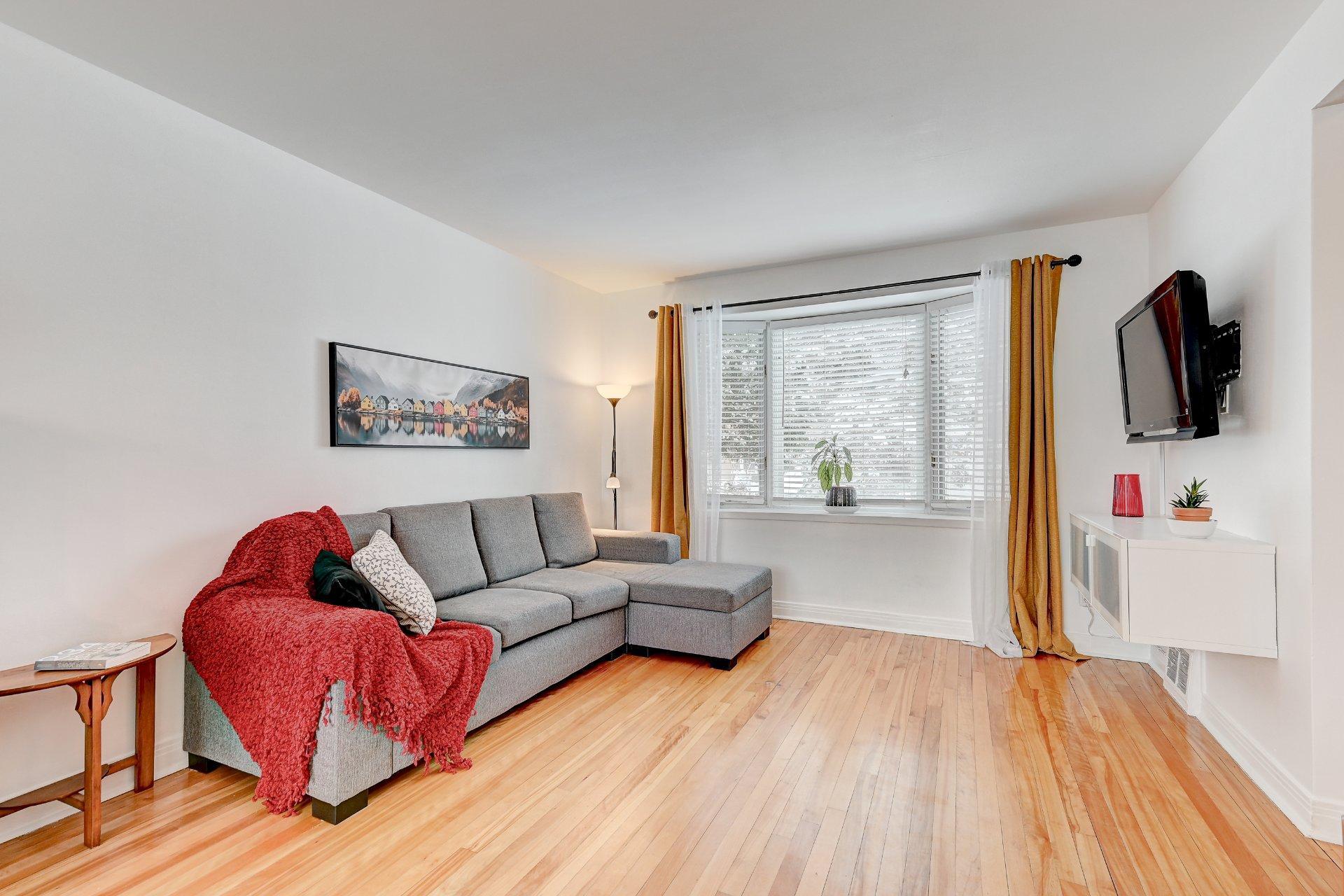 









478


Rue de Verchères

,
Longueuil (Greenfield Park),




QC
J4V2B9

