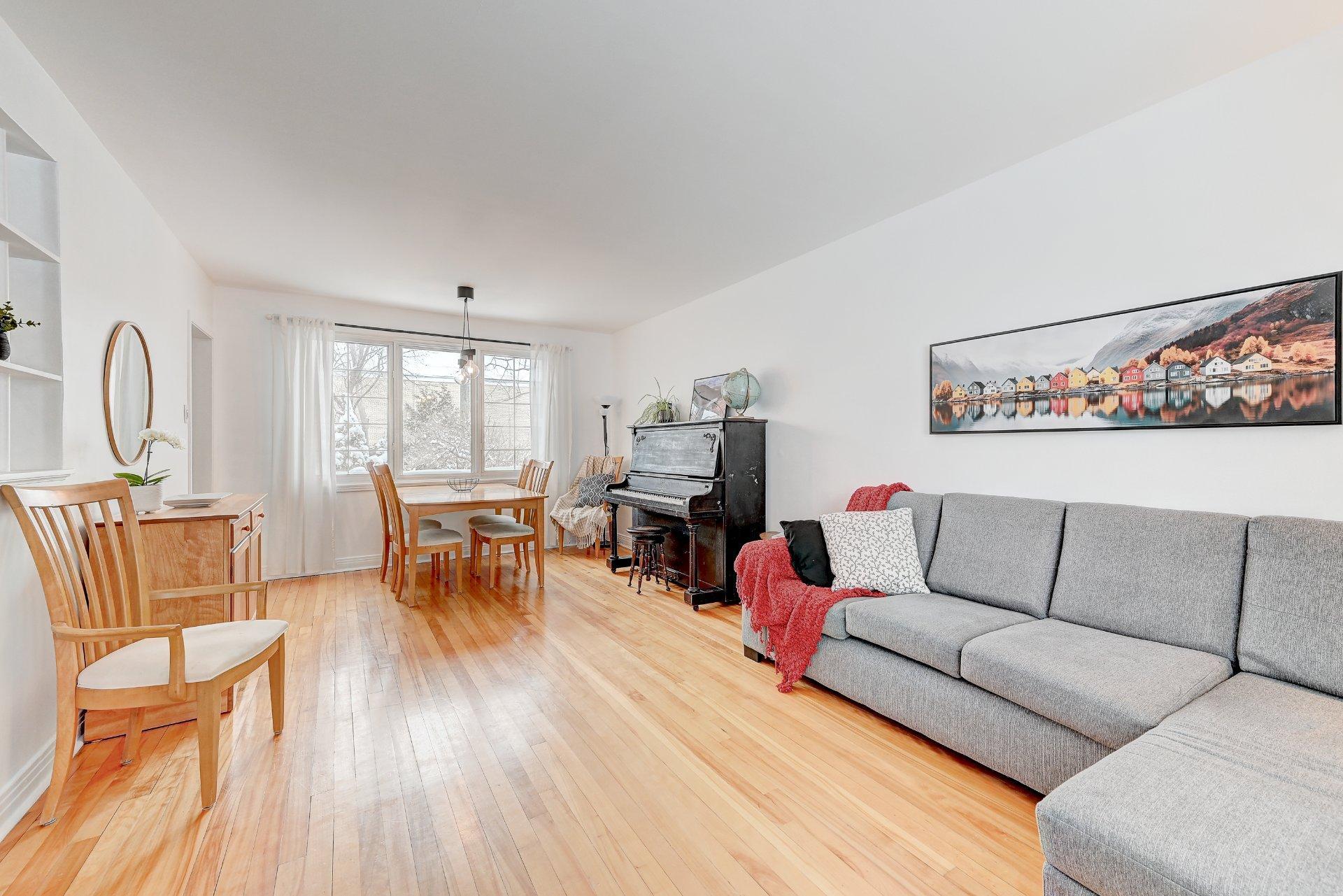 









478


Rue de Verchères

,
Longueuil (Greenfield Park),




QC
J4V2B9

