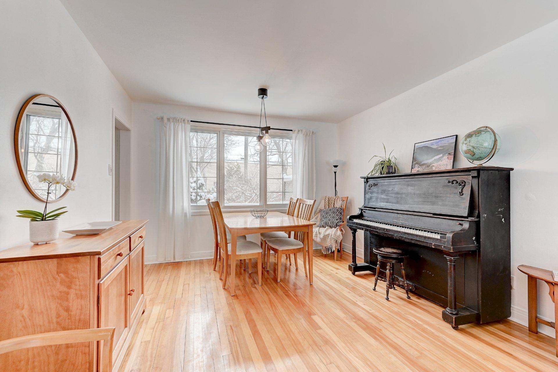 









478


Rue de Verchères

,
Longueuil (Greenfield Park),




QC
J4V2B9

