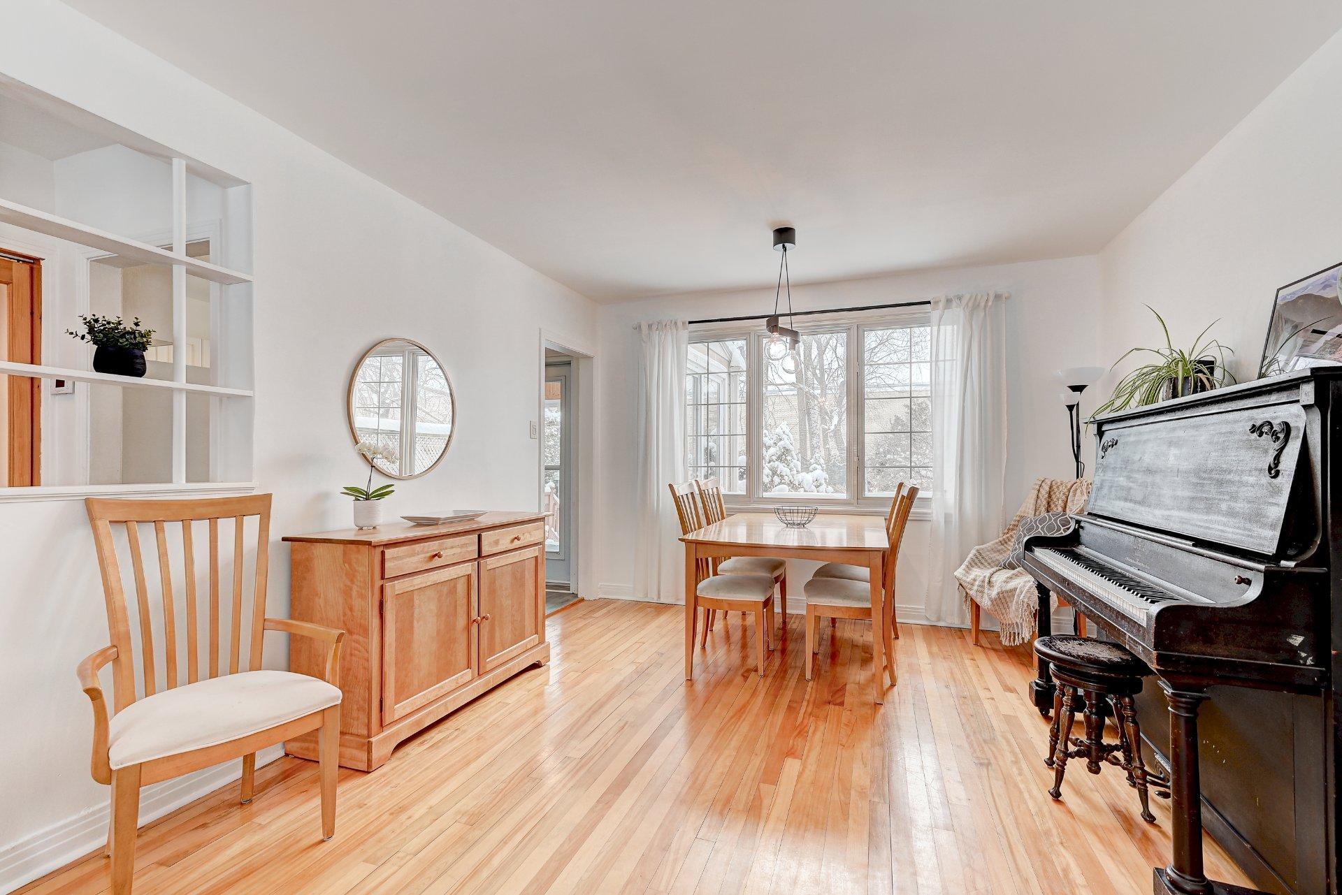 









478


Rue de Verchères

,
Longueuil (Greenfield Park),




QC
J4V2B9

