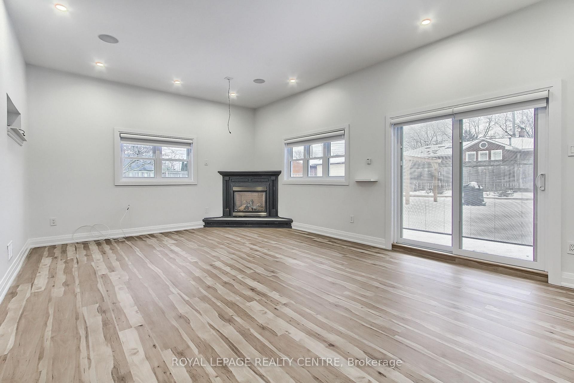 









2552


Whaley

Drive, Lower,
Mississauga,




ON
L5B 1X2

