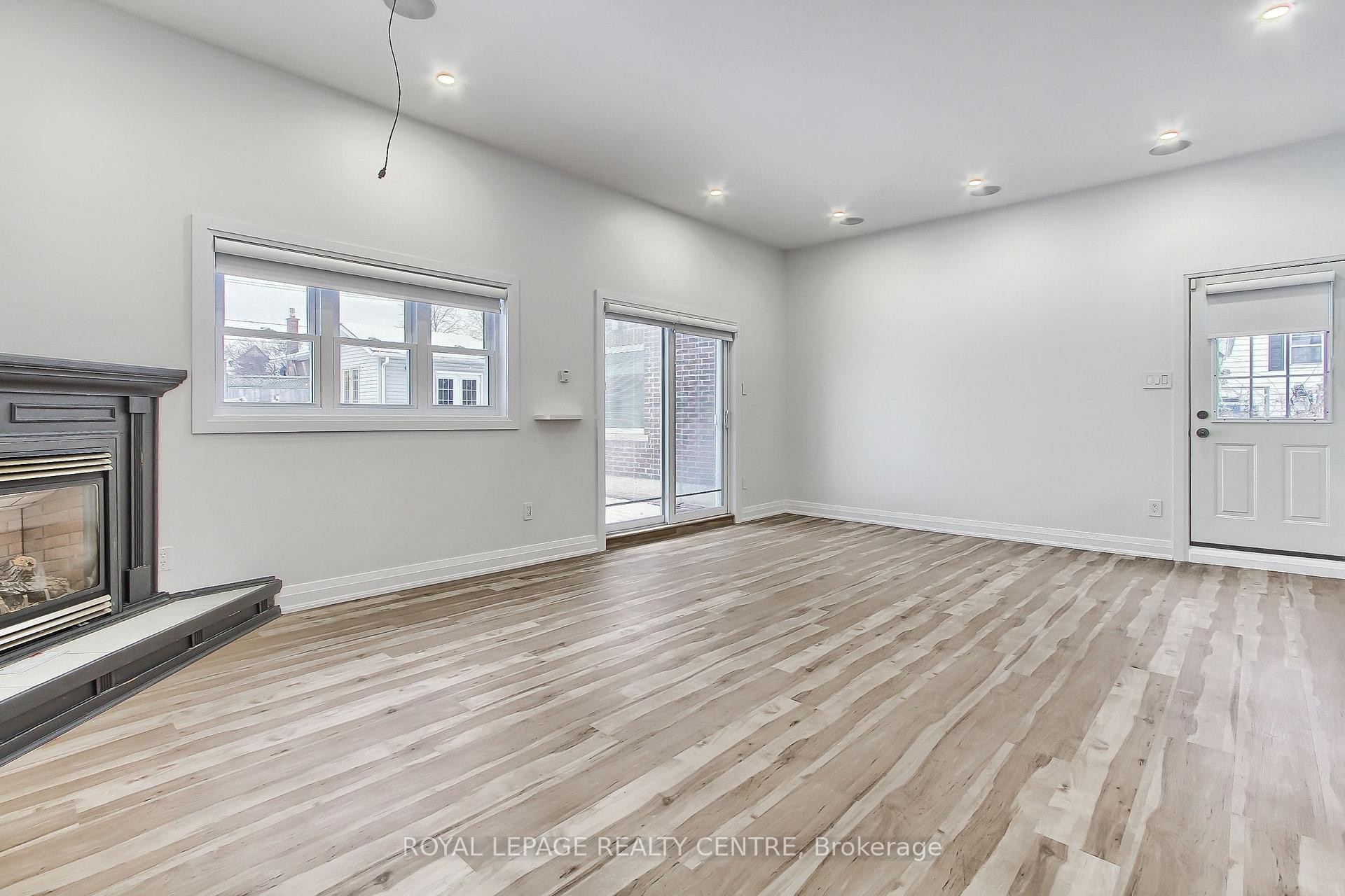 









2552


Whaley

Drive, Lower,
Mississauga,




ON
L5B 1X2

