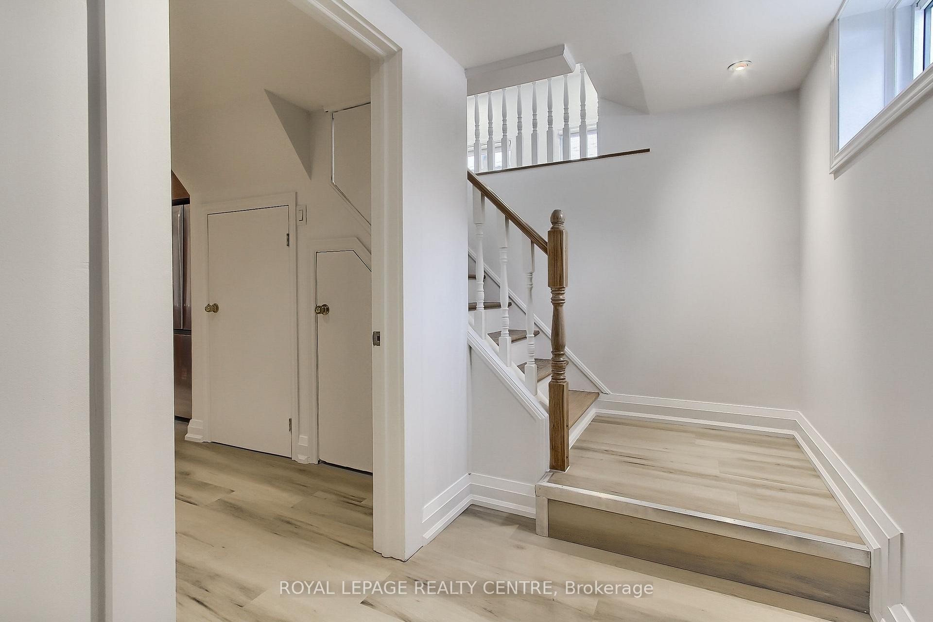 









2552


Whaley

Drive, Lower,
Mississauga,




ON
L5B 1X2

