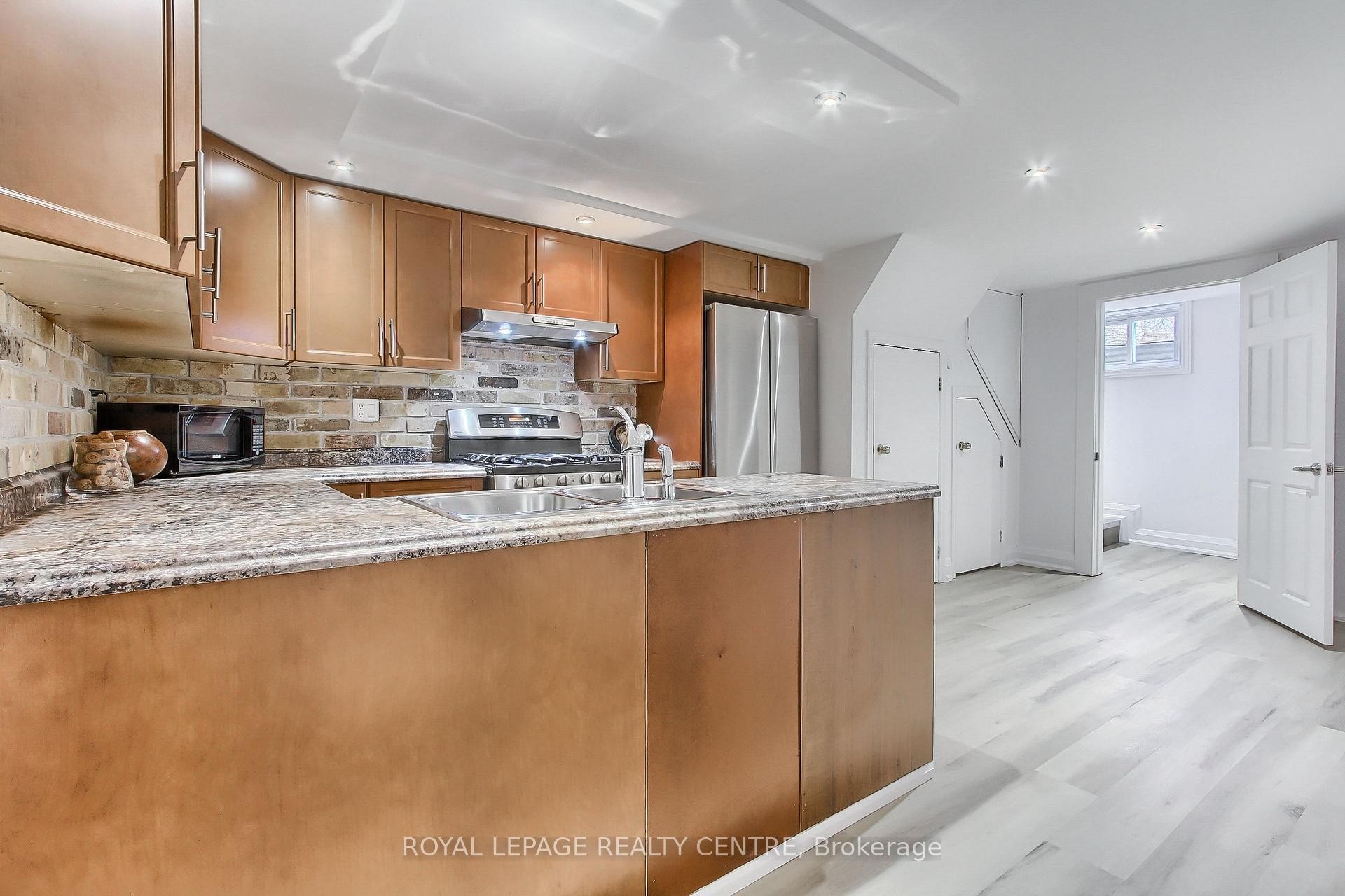 









2552


Whaley

Drive, Lower,
Mississauga,




ON
L5B 1X2

