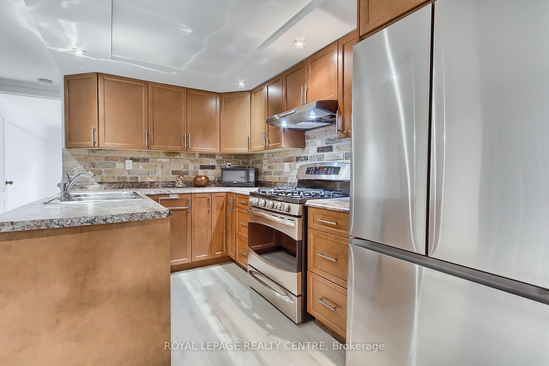 









2552


Whaley

Drive, Lower,
Mississauga,




ON
L5B 1X2

