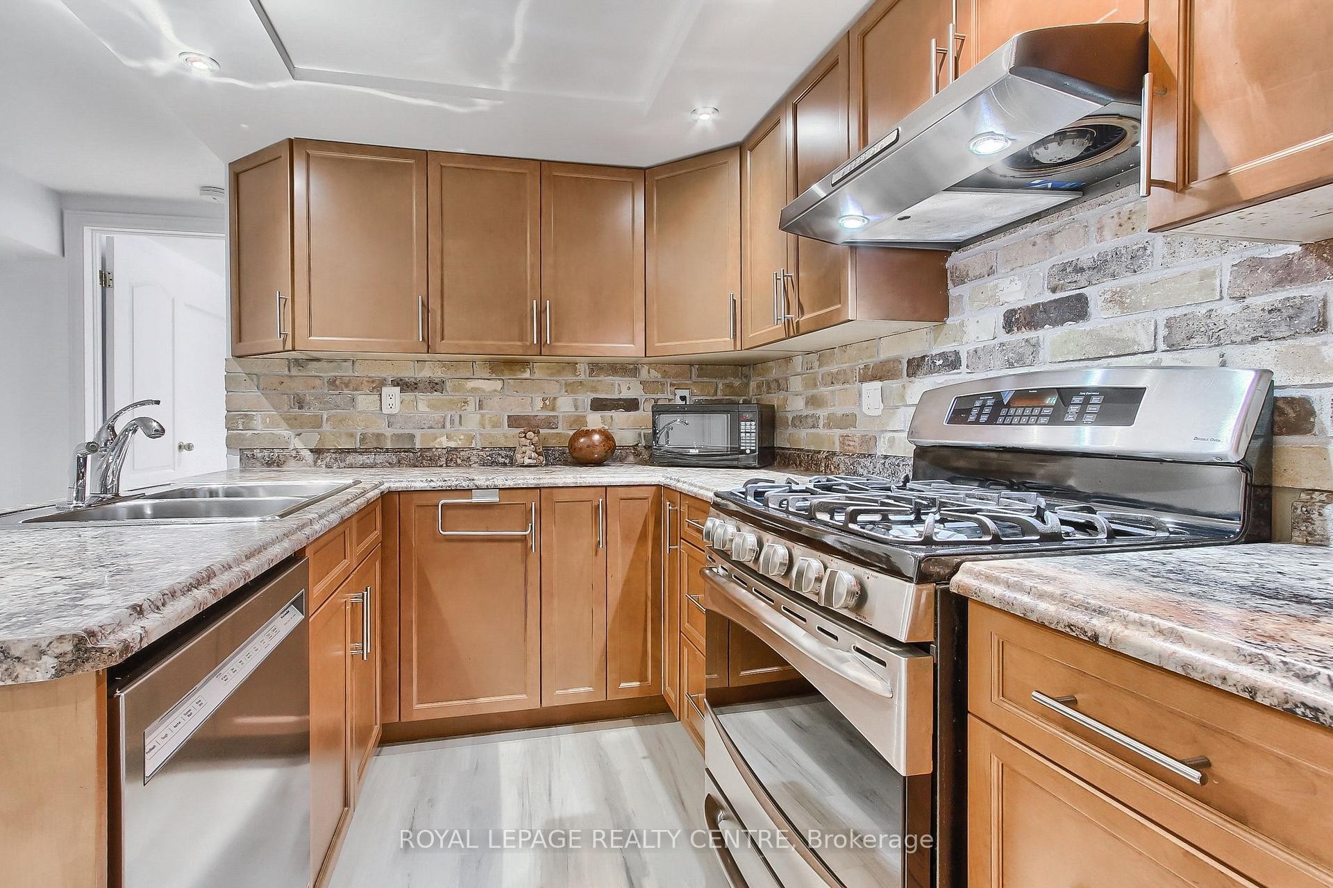 









2552


Whaley

Drive, Lower,
Mississauga,




ON
L5B 1X2

