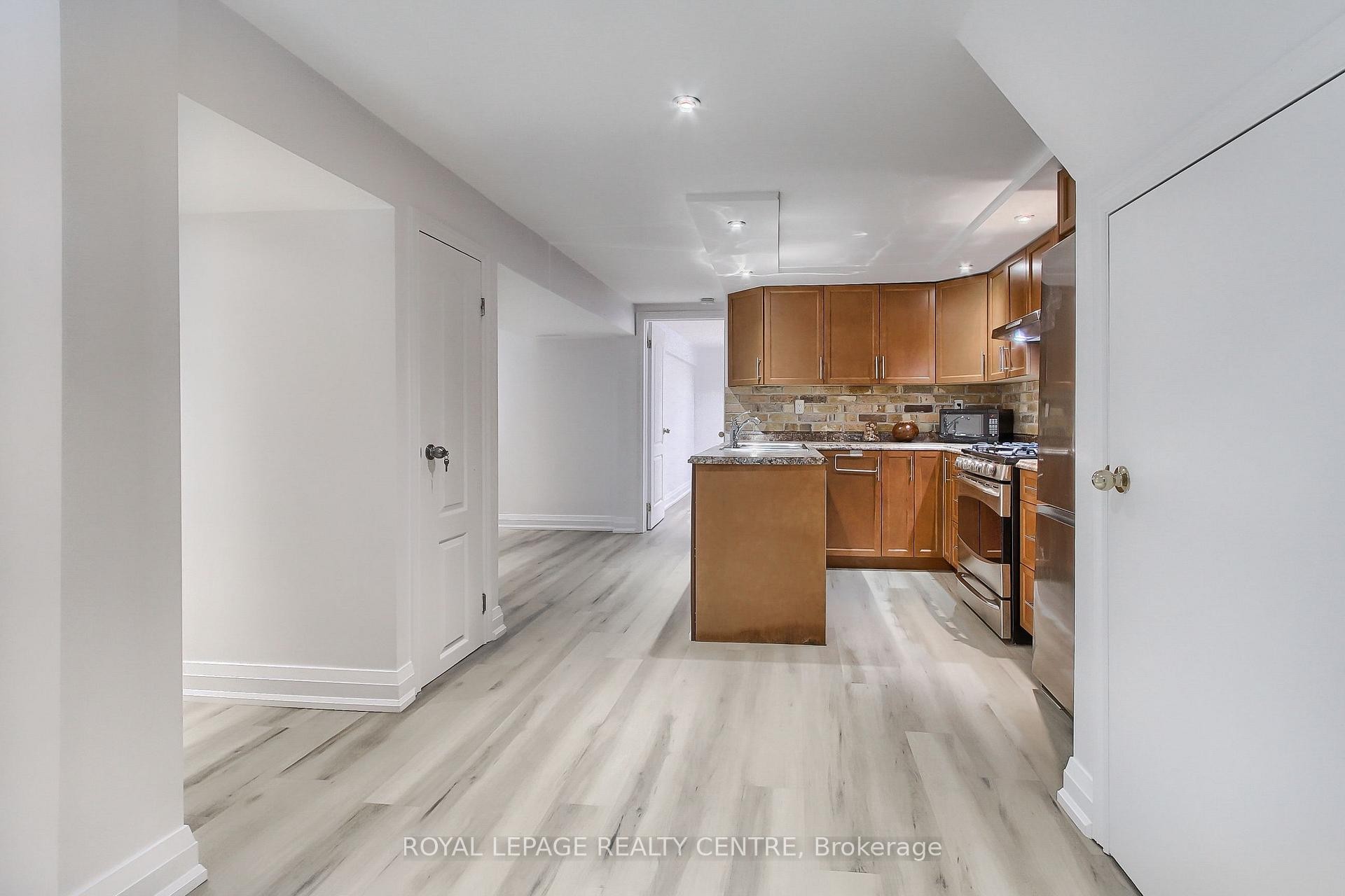 









2552


Whaley

Drive, Lower,
Mississauga,




ON
L5B 1X2

