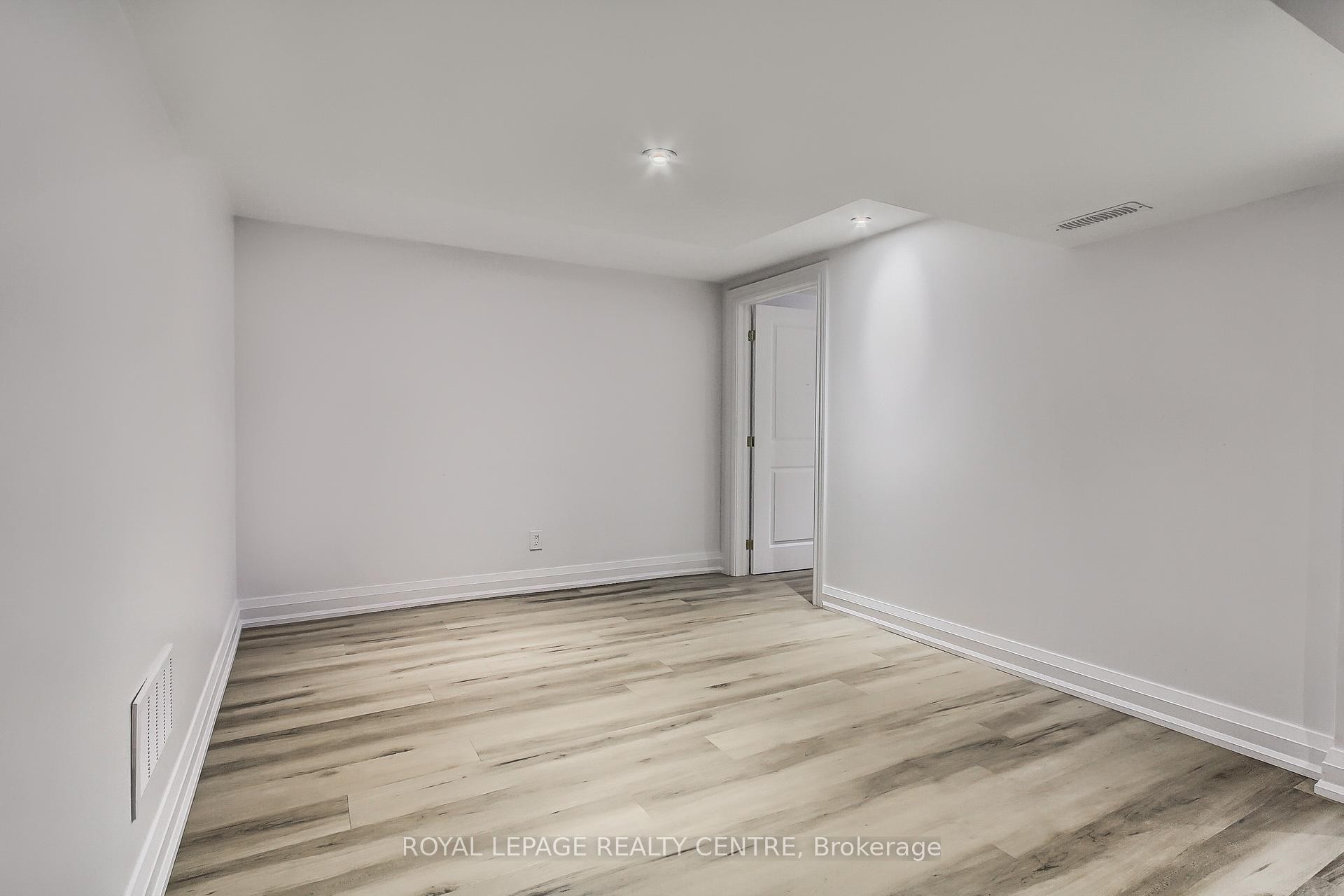 









2552


Whaley

Drive, Lower,
Mississauga,




ON
L5B 1X2

