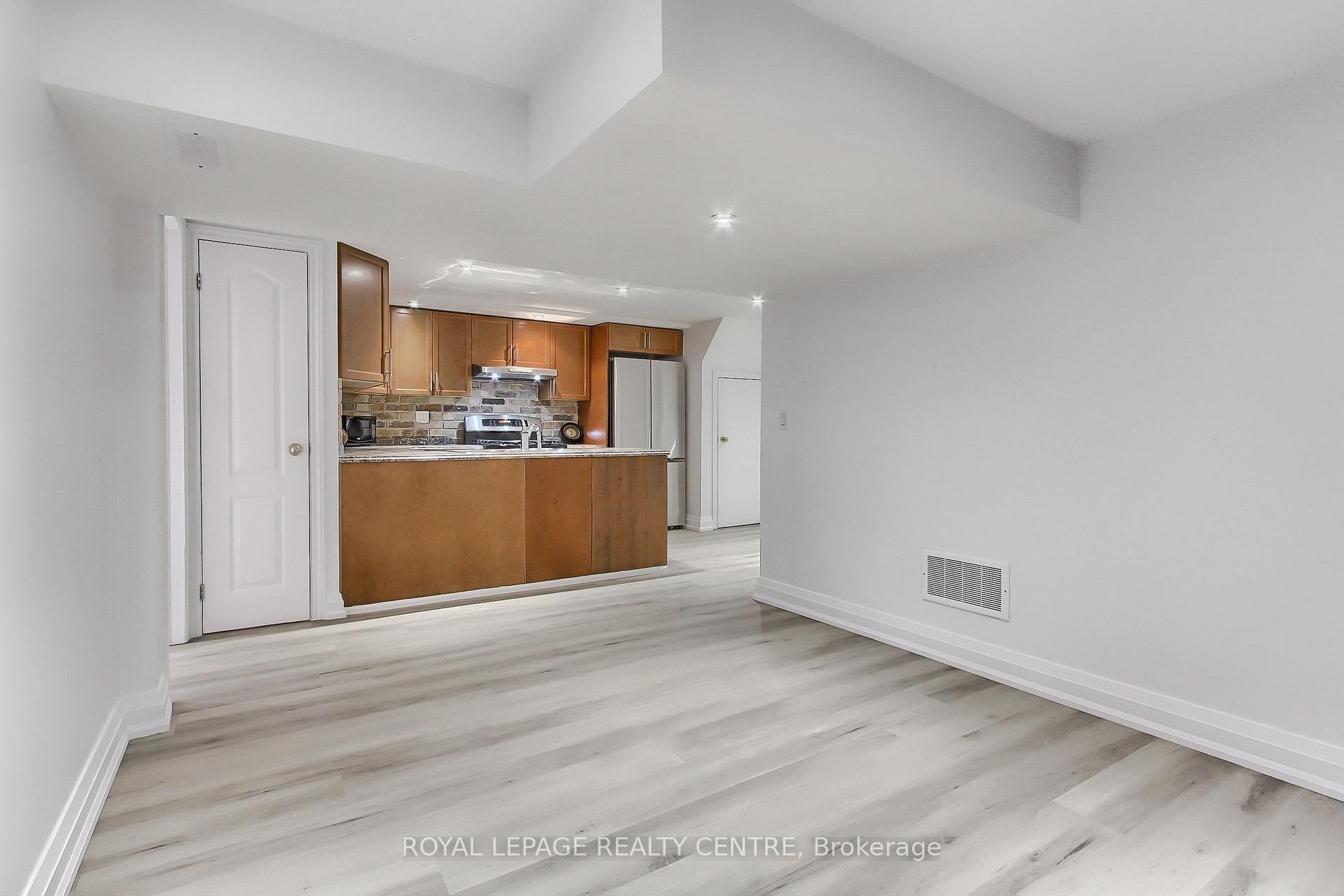 









2552


Whaley

Drive, Lower,
Mississauga,




ON
L5B 1X2

