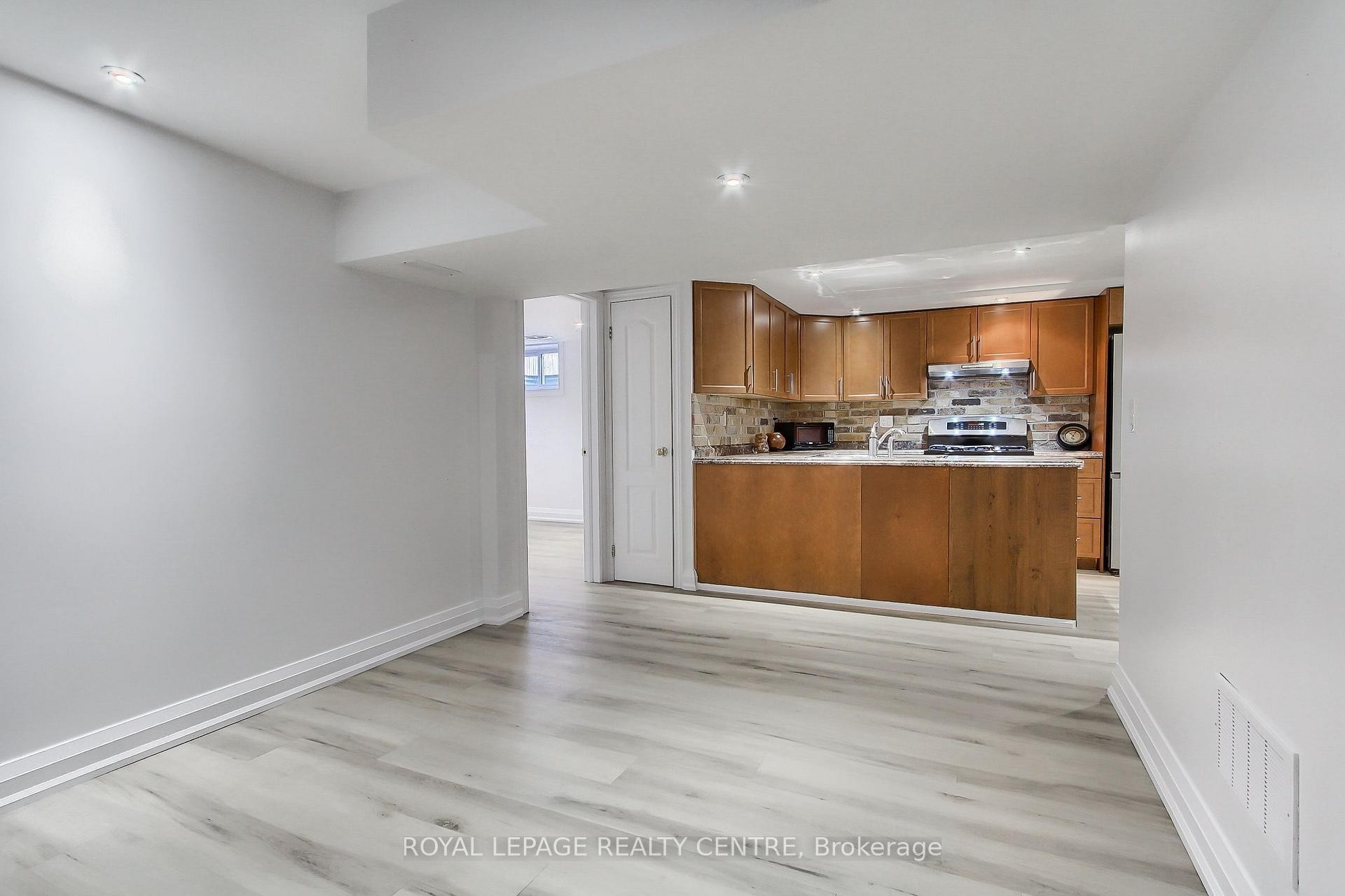 









2552


Whaley

Drive, Lower,
Mississauga,




ON
L5B 1X2

