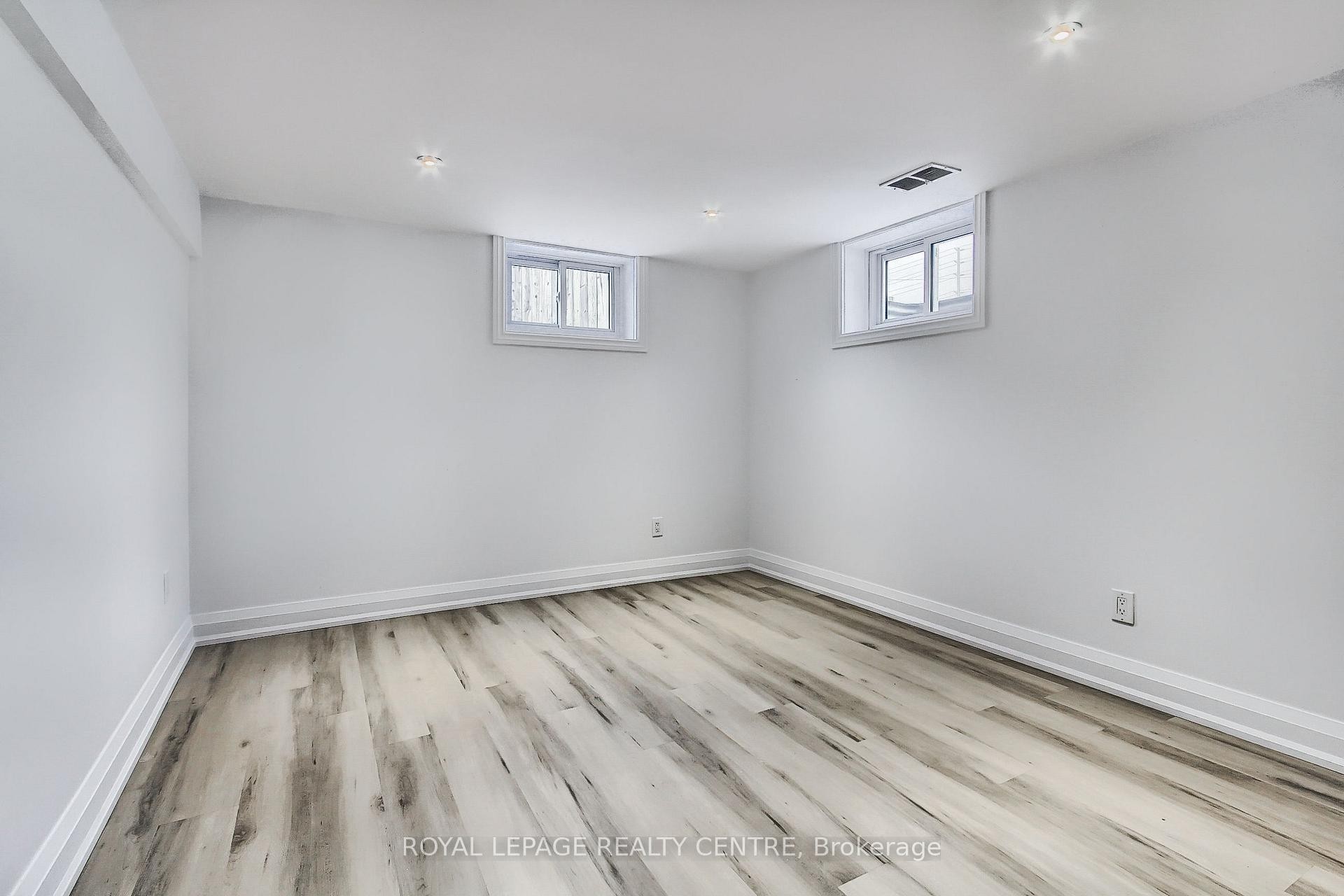 









2552


Whaley

Drive, Lower,
Mississauga,




ON
L5B 1X2

