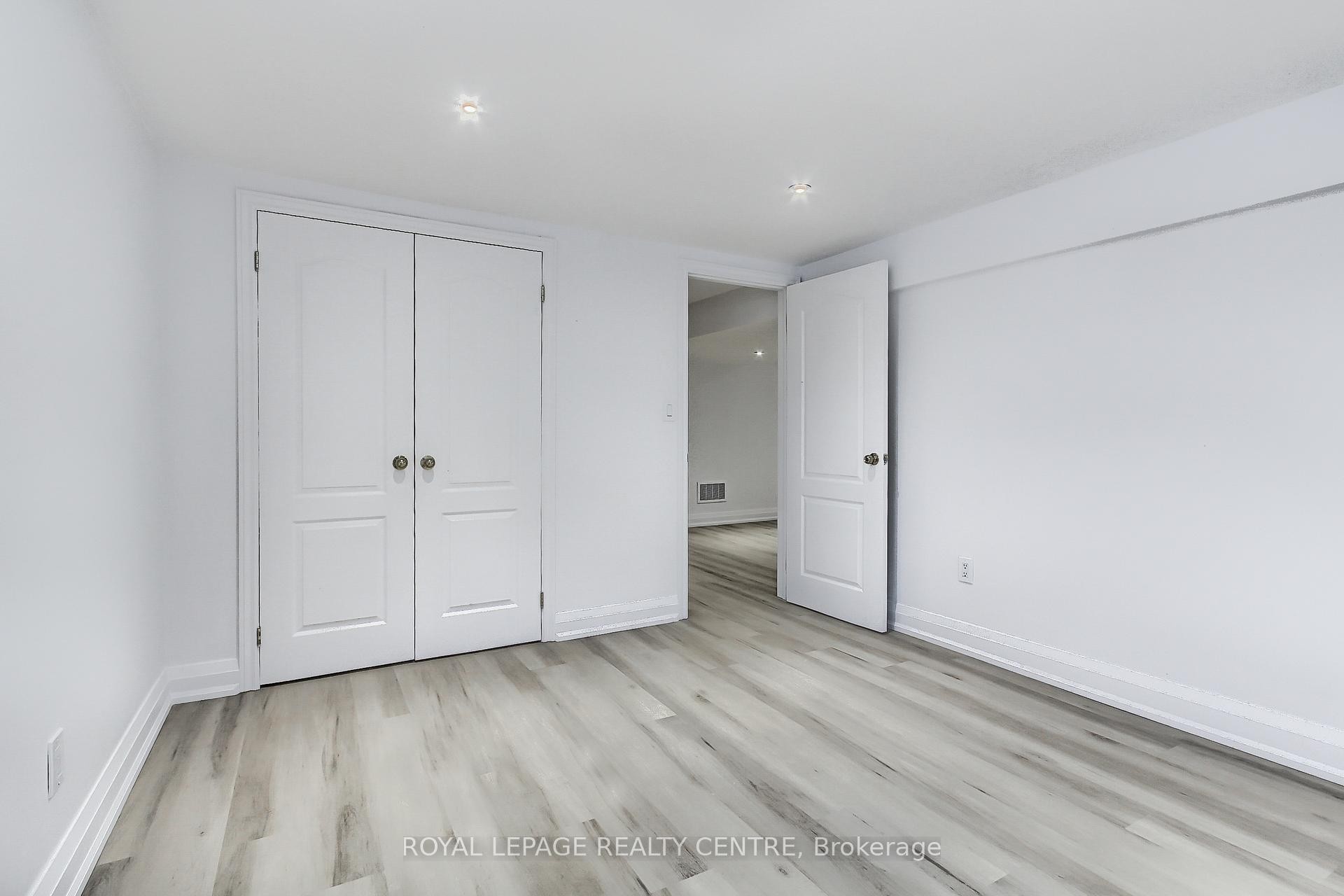 









2552


Whaley

Drive, Lower,
Mississauga,




ON
L5B 1X2

