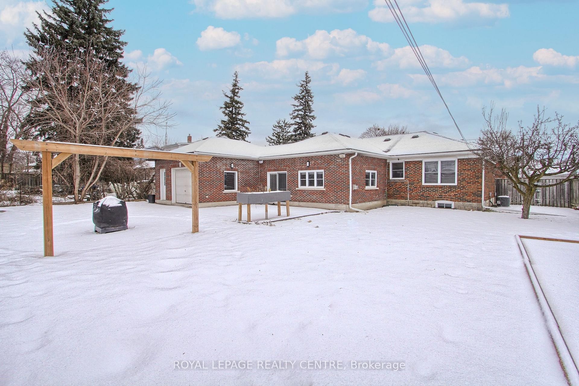 









2552


Whaley

Drive, Lower,
Mississauga,




ON
L5B 1X2

