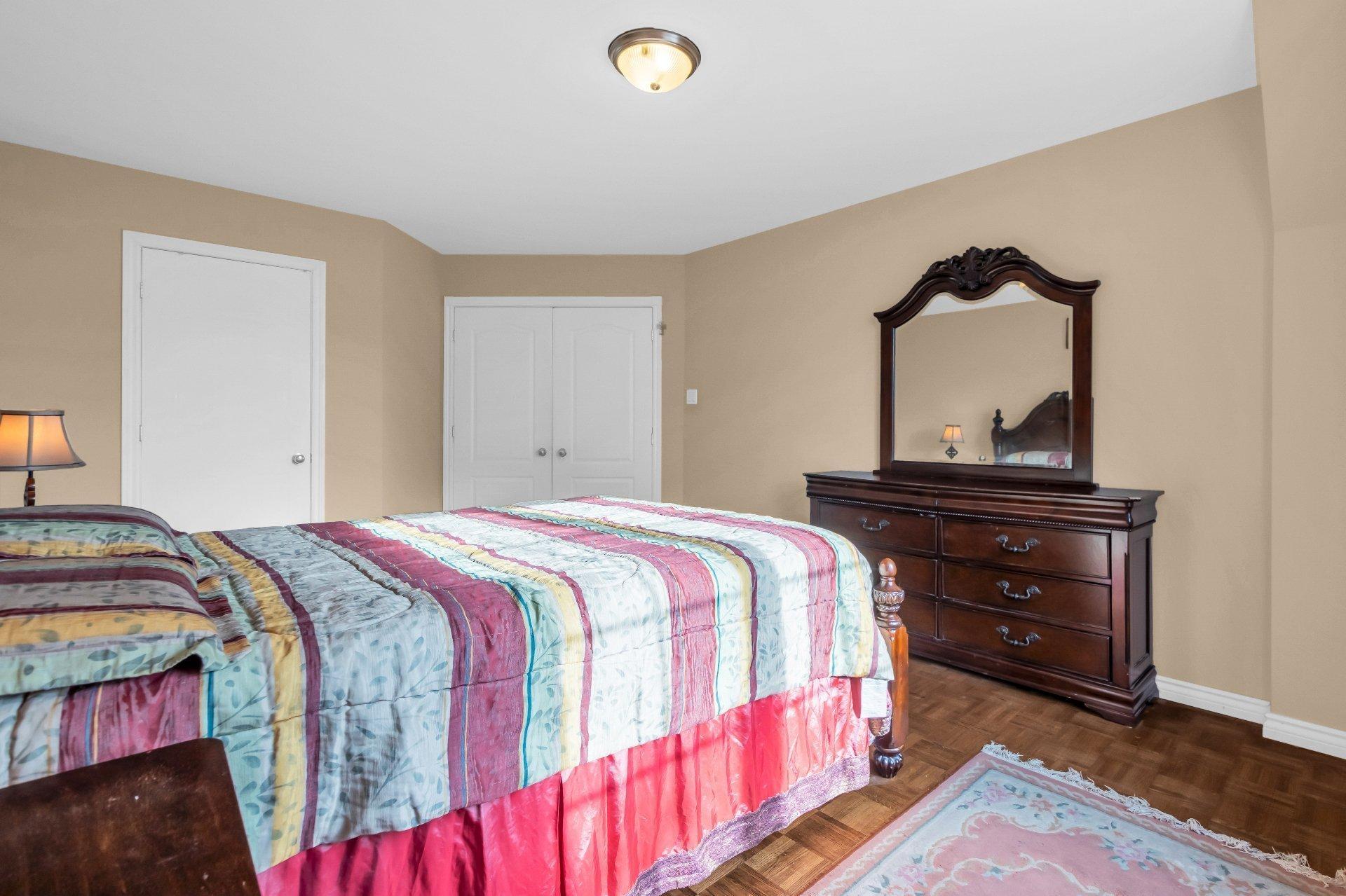 









4946


Rue Évariste-Chaurette

,
Montréal (Pierrefonds-Roxboro),




QC
H9J4E1

