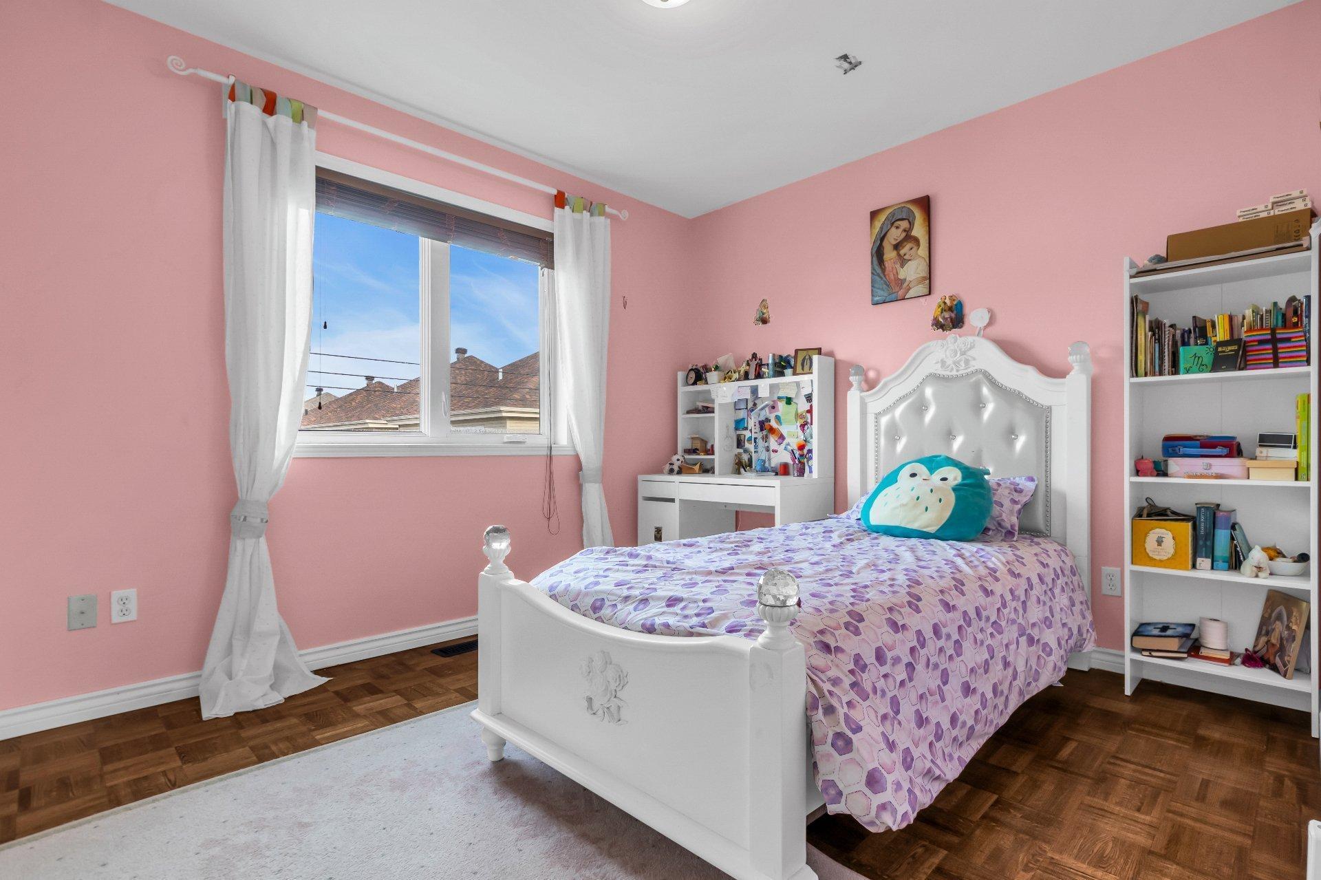 









4946


Rue Évariste-Chaurette

,
Montréal (Pierrefonds-Roxboro),




QC
H9J4E1

